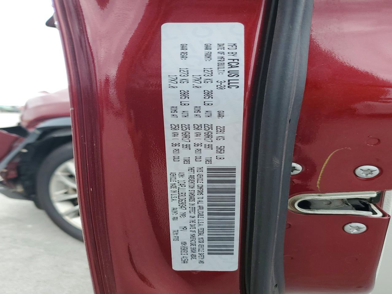 2020 Jeep Cherokee Latitude Plus Burgundy vin: 1C4PJLLB3LD620347