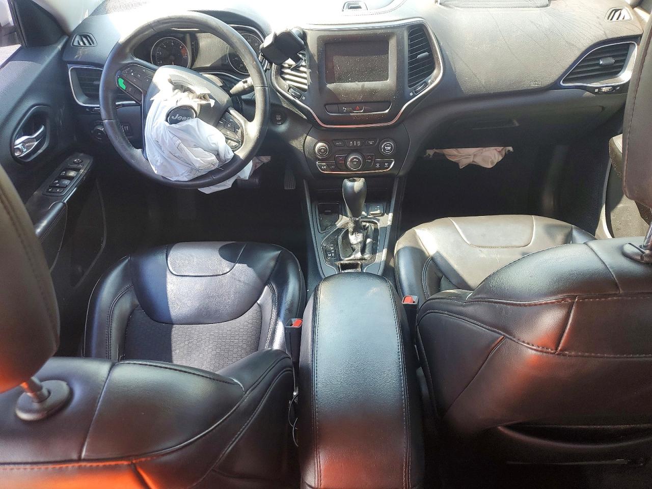 2019 Jeep Cherokee Latitude Plus White vin: 1C4PJLLB4KD474989