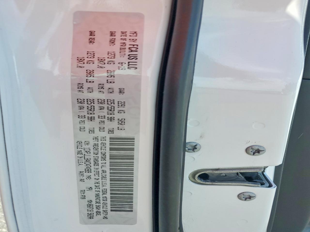 2019 Jeep Cherokee Latitude Plus White vin: 1C4PJLLB4KD474989