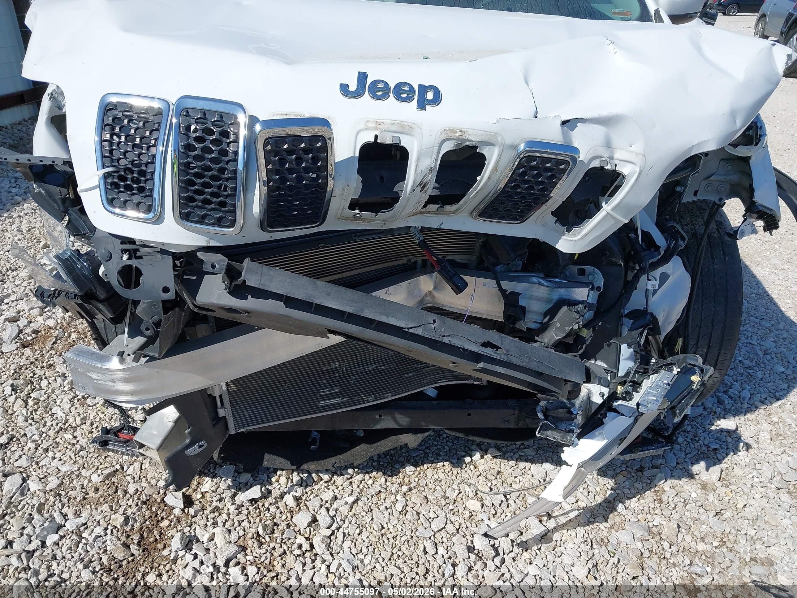 2020 Jeep Cherokee Latitude Plus Fwd White vin: 1C4PJLLB4LD503540