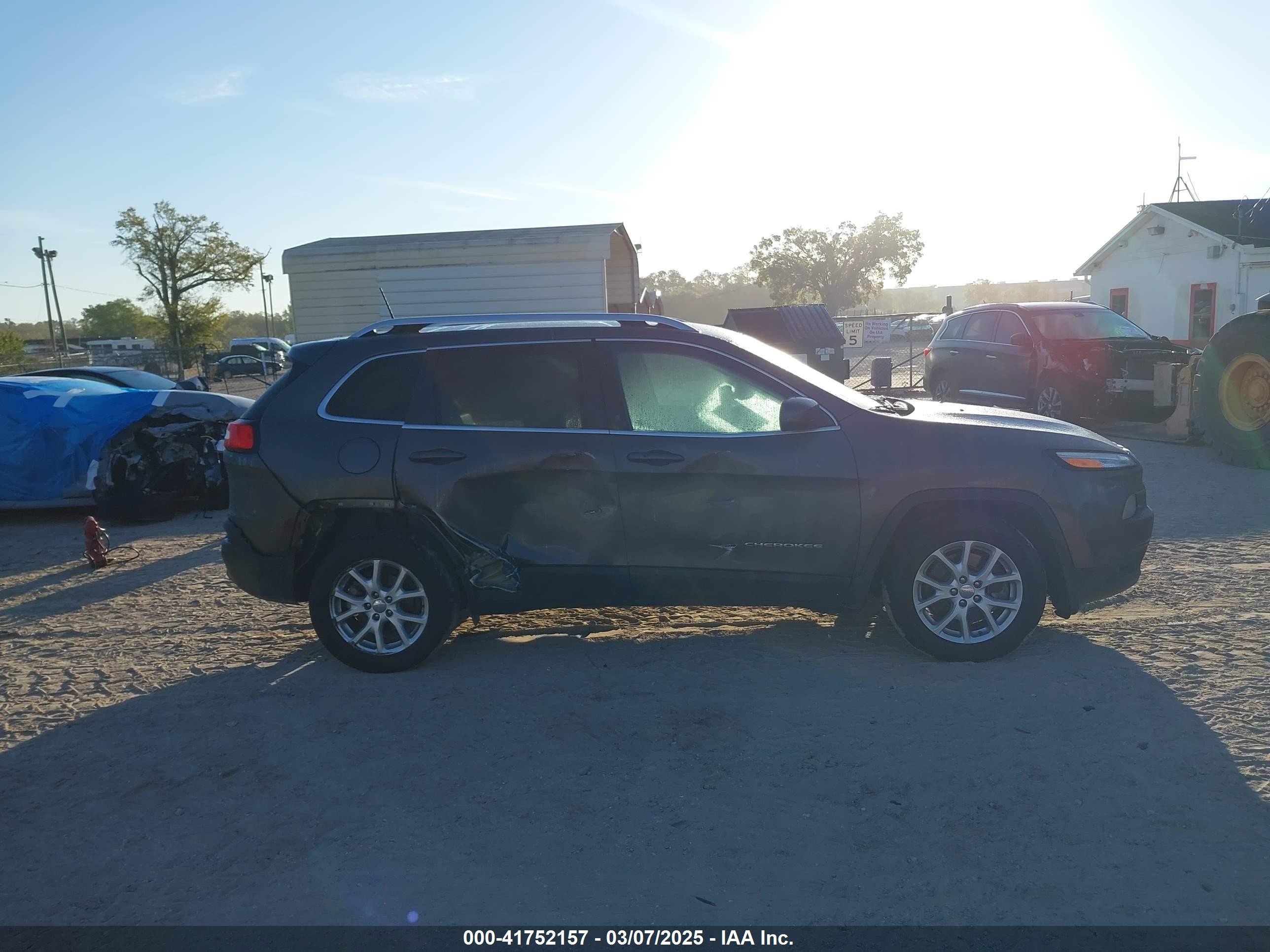 2018 Jeep Cherokee Latitude Plus Fwd Gray vin: 1C4PJLLB5JD538858