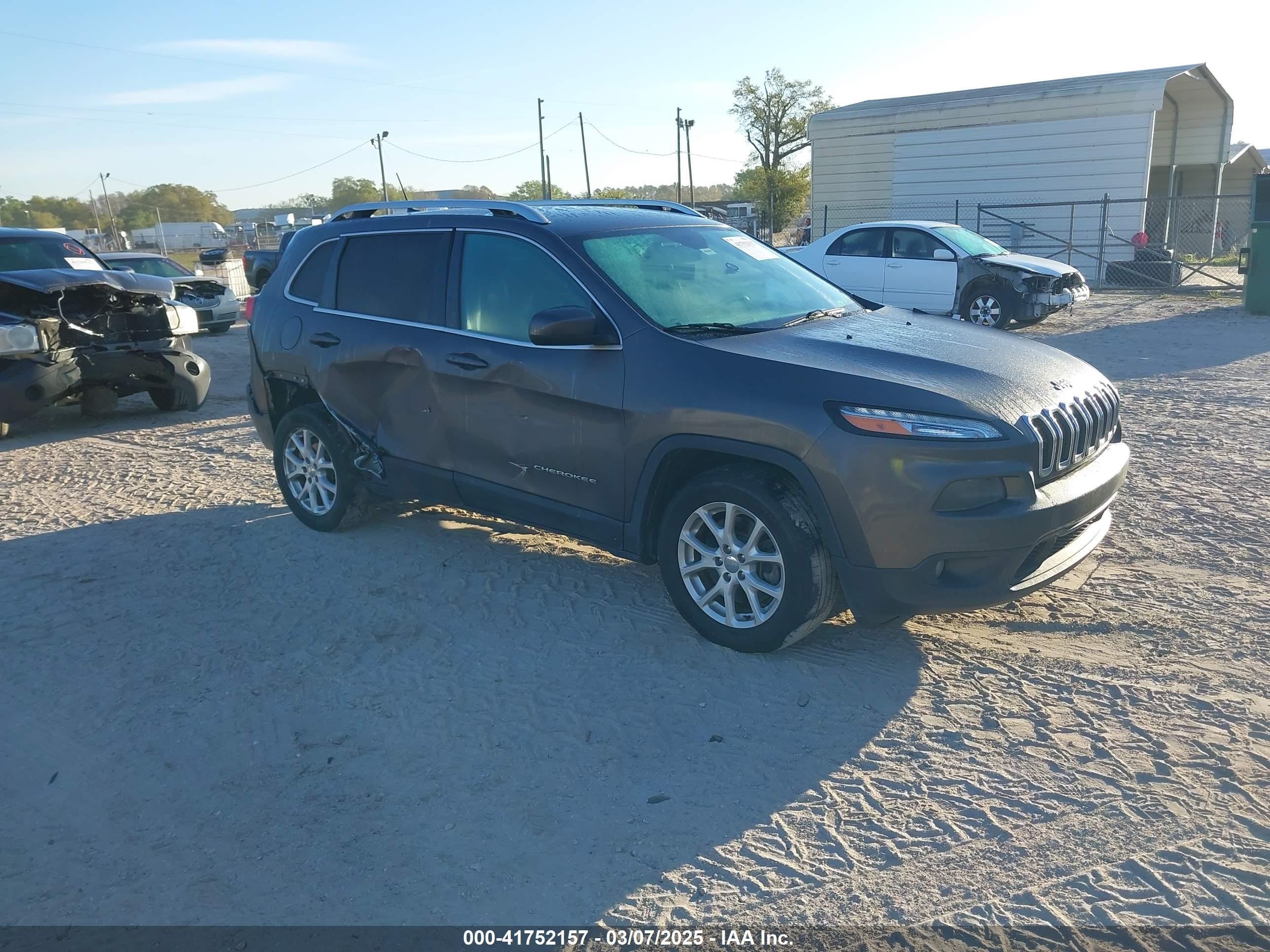 2018 Jeep Cherokee Latitude Plus Fwd Gray vin: 1C4PJLLB5JD538858