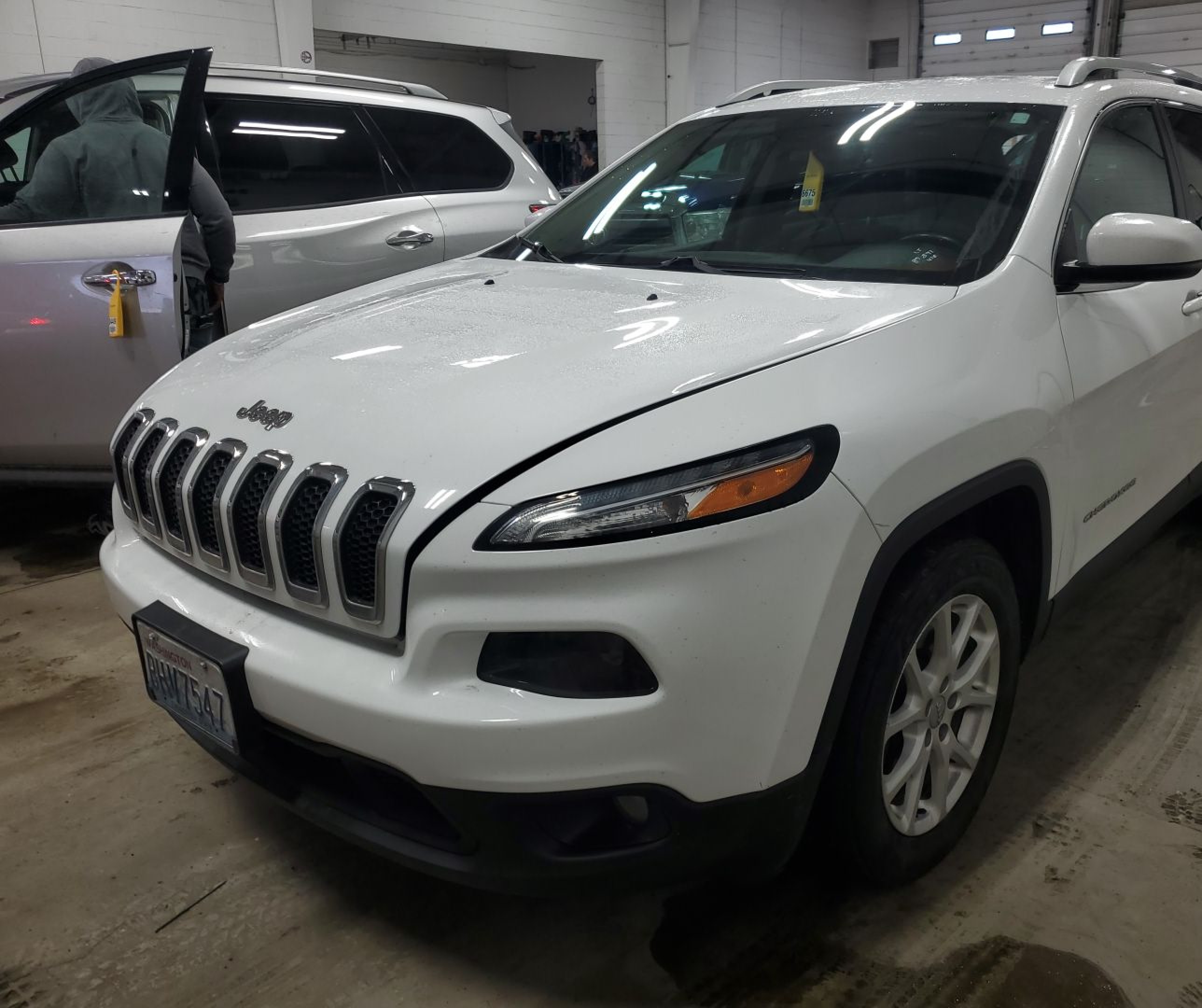 2018 Jeep Cherokee Latitude Plus vin: 1C4PJLLB5JD595089