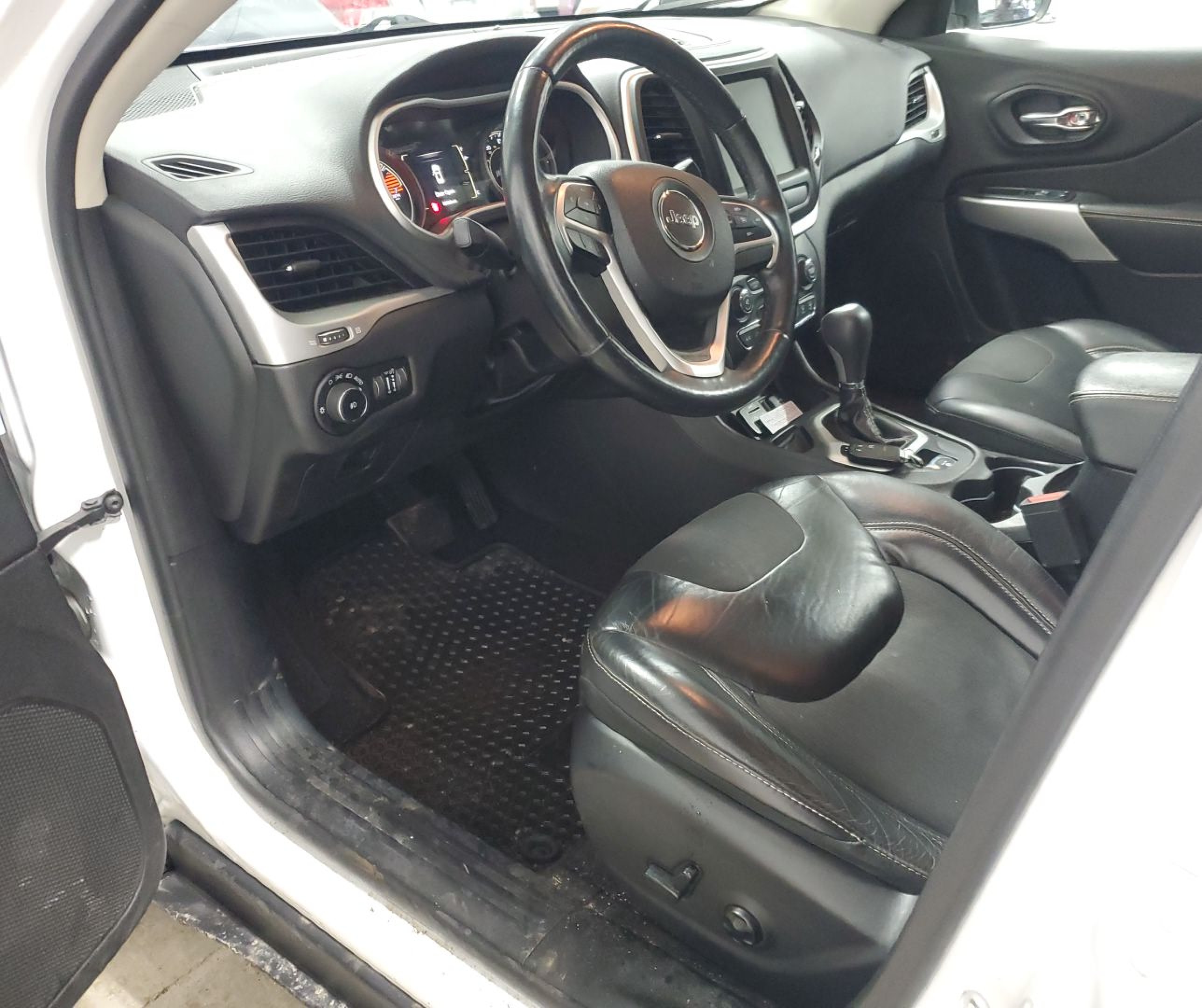 2018 Jeep Cherokee Latitude Plus vin: 1C4PJLLB5JD595089
