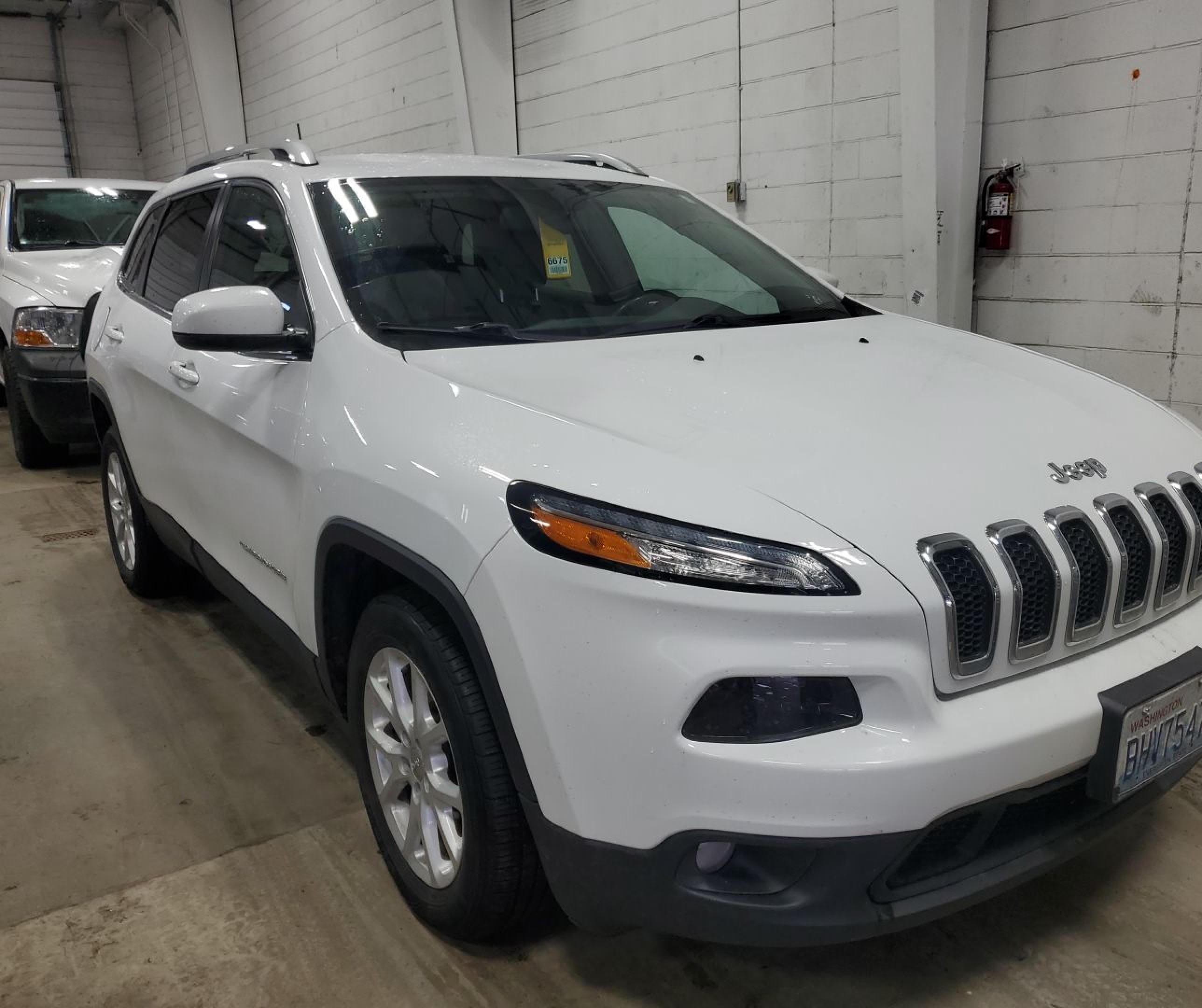 2018 Jeep Cherokee Latitude Plus vin: 1C4PJLLB5JD595089