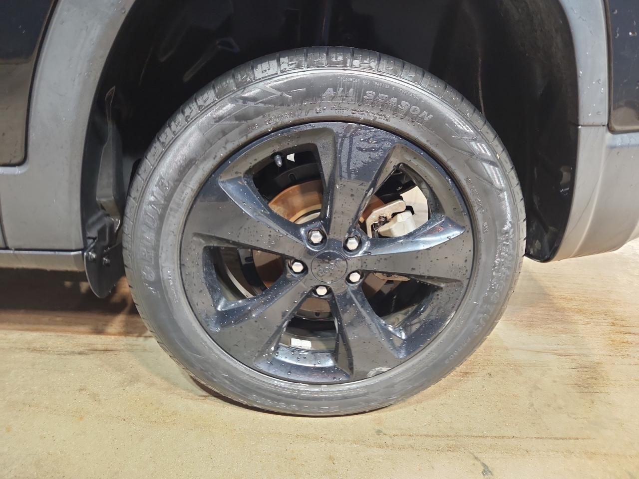 2019 Jeep Cherokee Latitude Plus Black vin: 1C4PJLLB5KD392592 Damage: Left Rear Wheel, Curb Rash, 6 To 7 Inches
