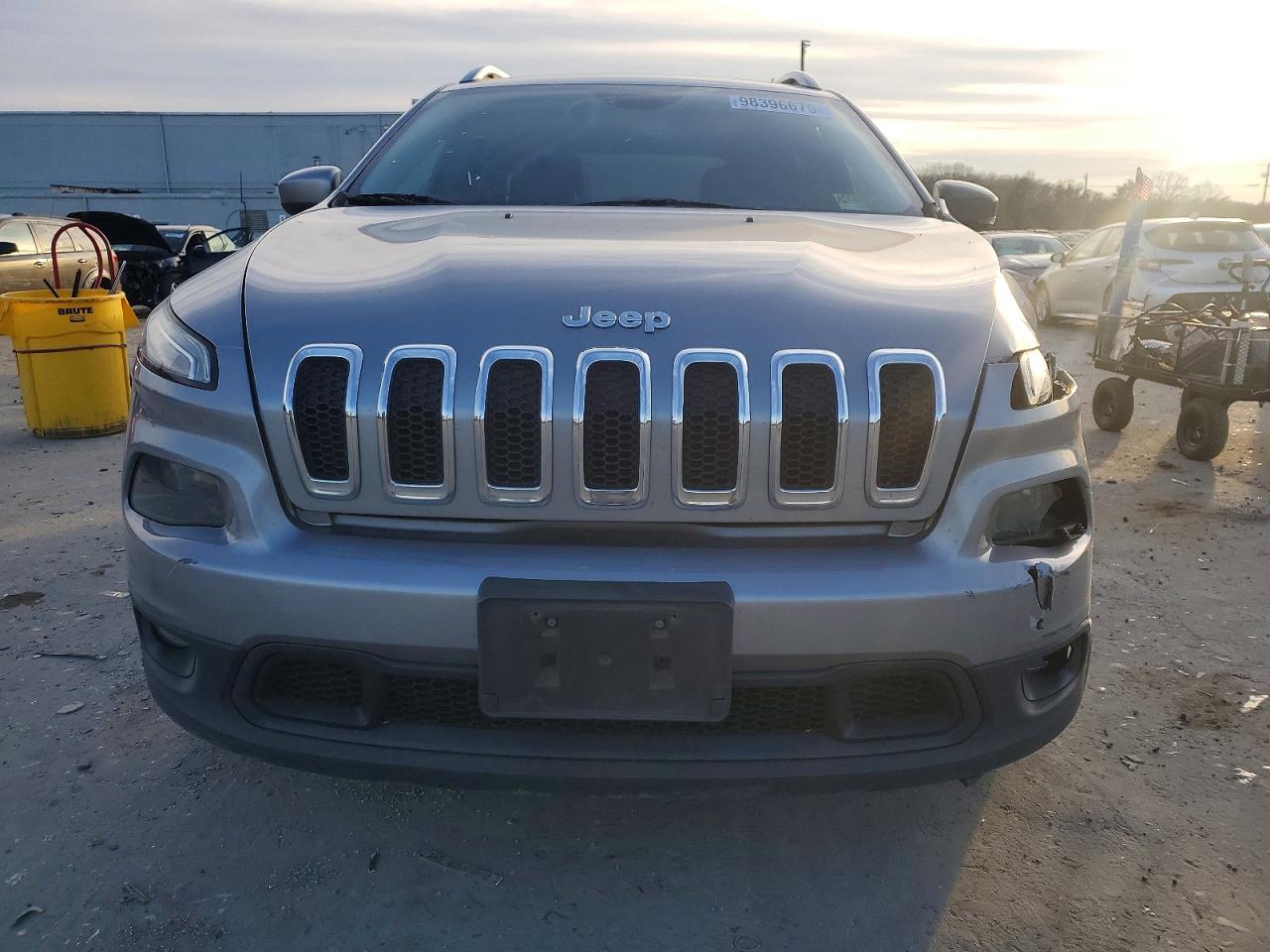2015 Jeep Cherokee Latitude Plus Silver vin: 1C4PJLLB6KD454615