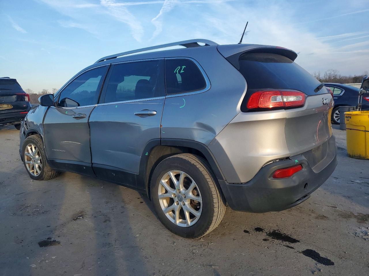 2015 Jeep Cherokee Latitude Plus Silver vin: 1C4PJLLB6KD454615