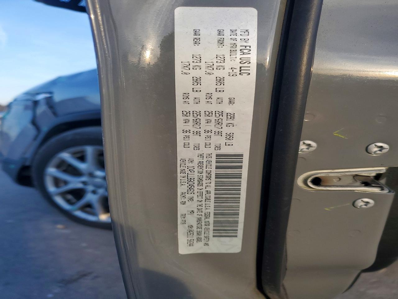 2015 Jeep Cherokee Latitude Plus Silver vin: 1C4PJLLB6KD454615