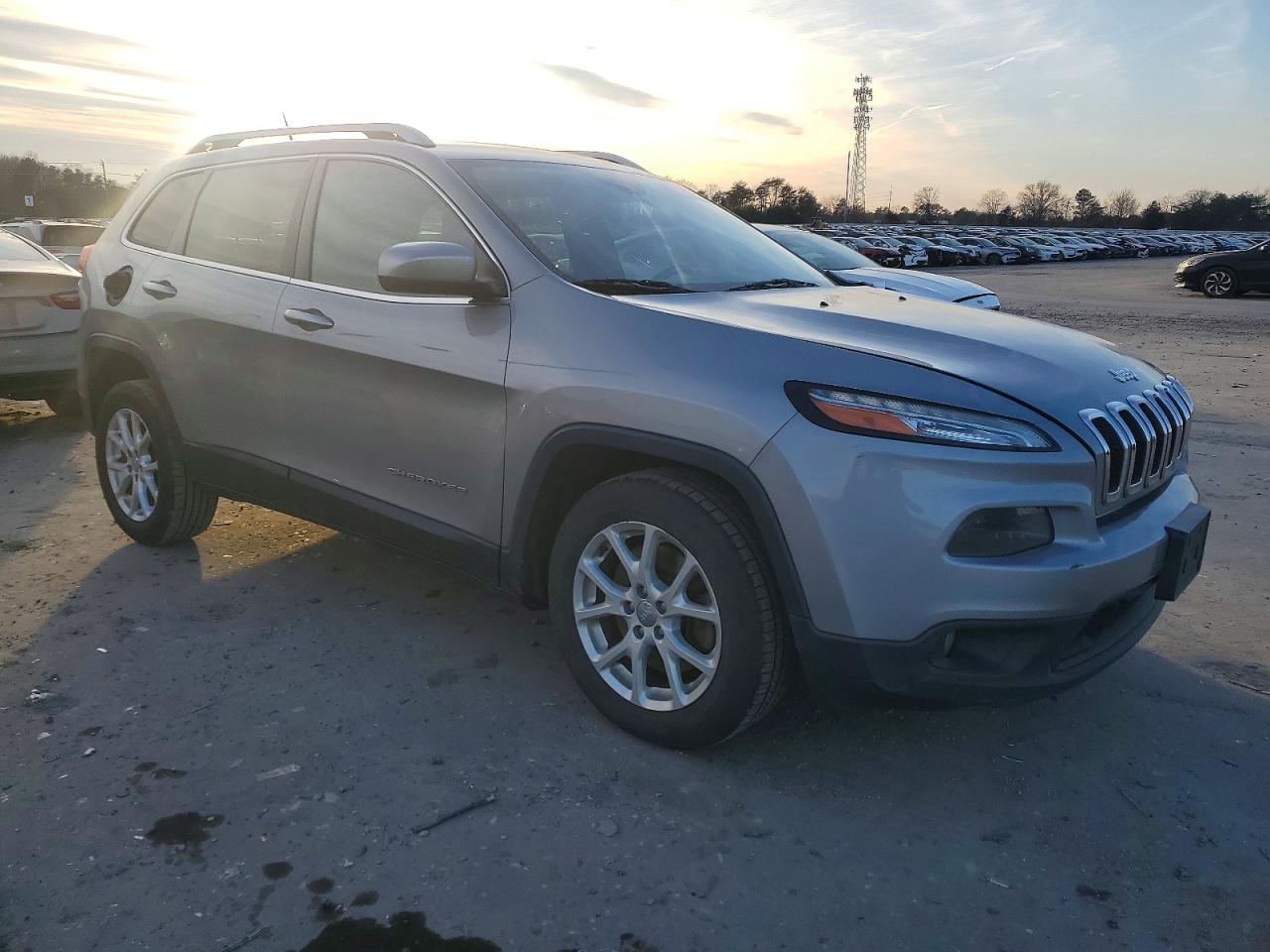 2015 Jeep Cherokee Latitude Plus Silver vin: 1C4PJLLB6KD454615