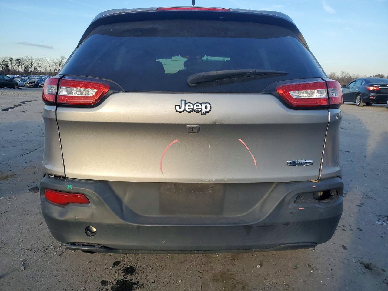 2015 Jeep Cherokee Latitude Plus Silver vin: 1C4PJLLB6KD454615