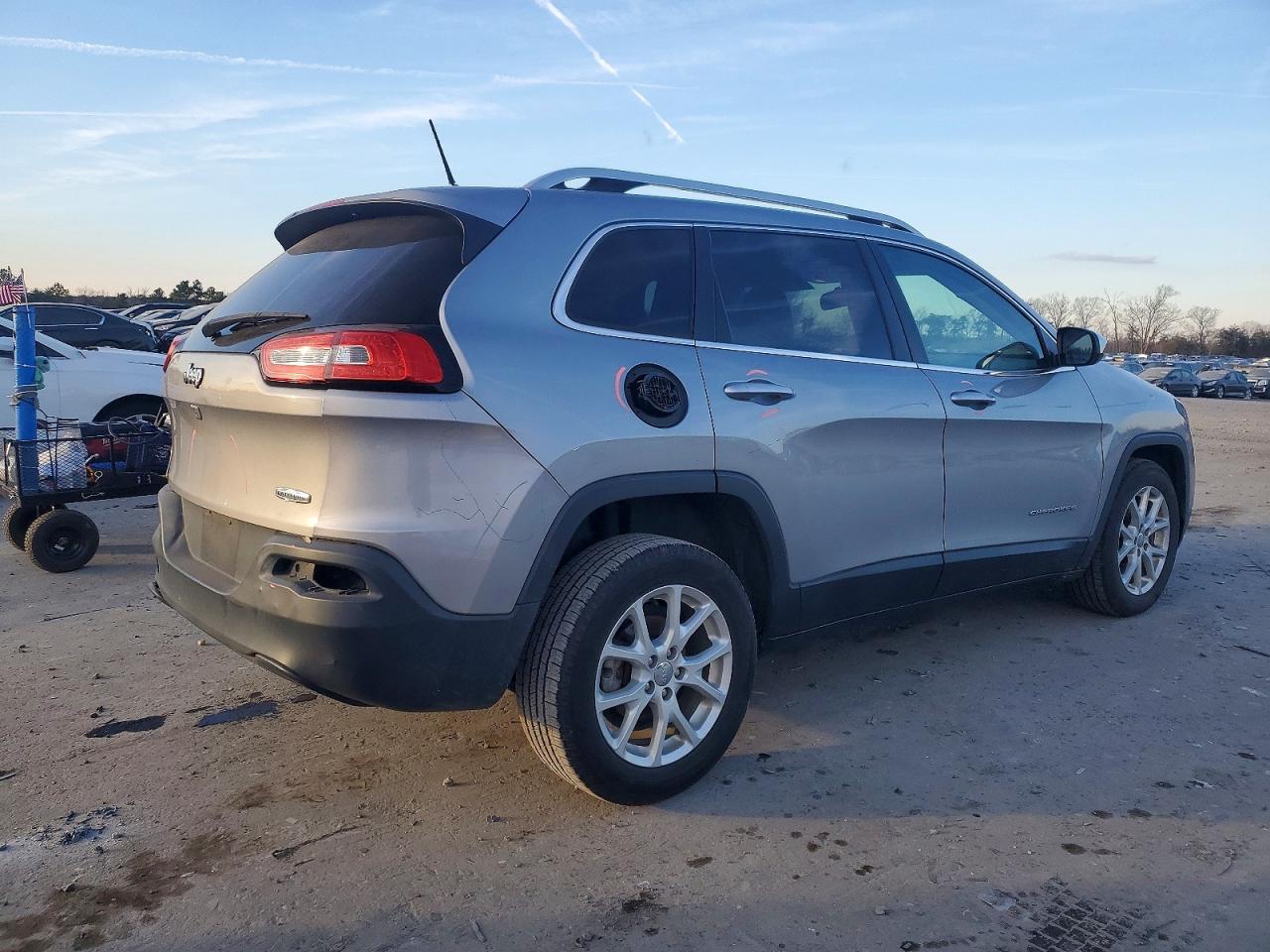 2015 Jeep Cherokee Latitude Plus Silver vin: 1C4PJLLB6KD454615
