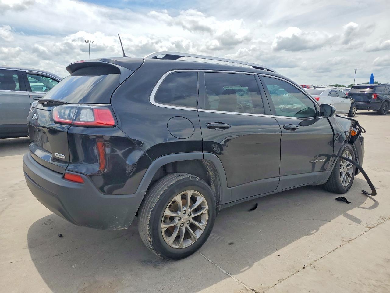2019 Jeep Cherokee Latitude Plus Черный vin: 1C4PJLLB7KD151536