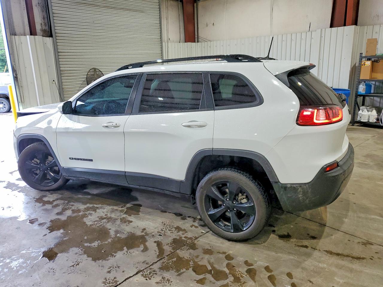 2021 Jeep Cherokee Latitude Plus White vin: 1C4PJLLB7MD144184
