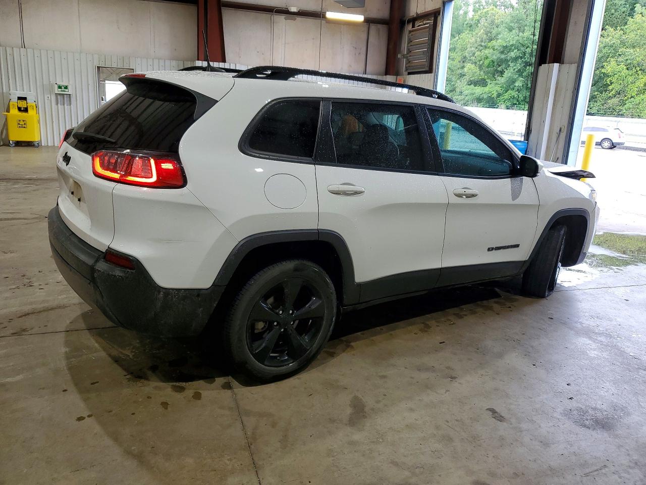 2021 Jeep Cherokee Latitude Plus White vin: 1C4PJLLB7MD144184