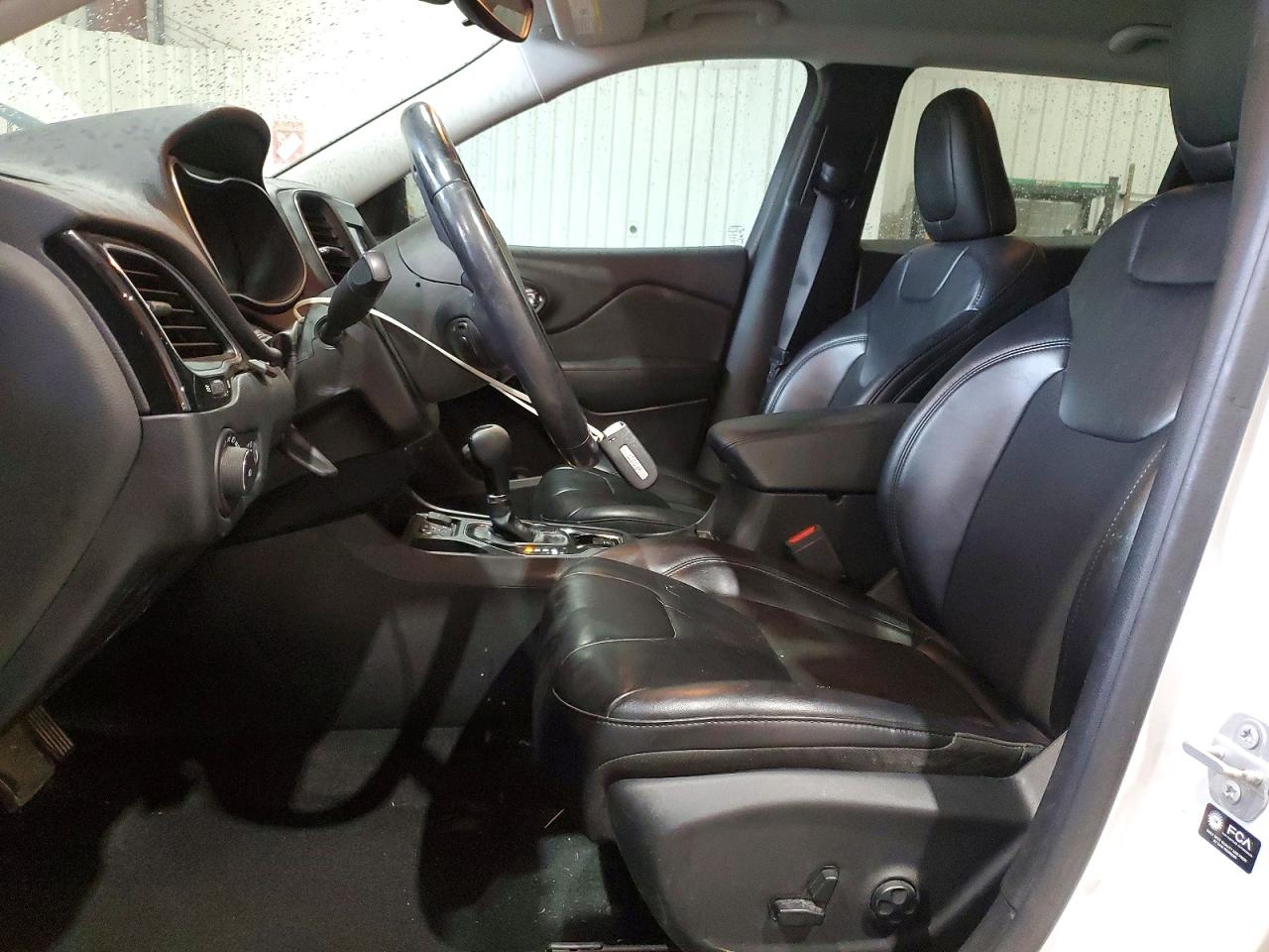 2021 Jeep Cherokee Latitude Plus White vin: 1C4PJLLB7MD144184