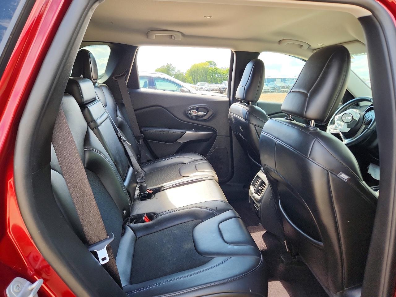 2019 Jeep Cherokee Latitude Plus Красный vin: 1C4PJLLB8KD175330