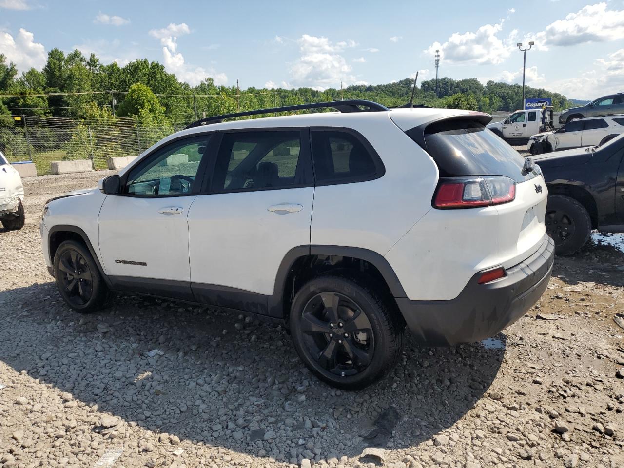 2019 Jeep Cherokee Latitude Plus   White vin: 1C4PJLLB8KD455622