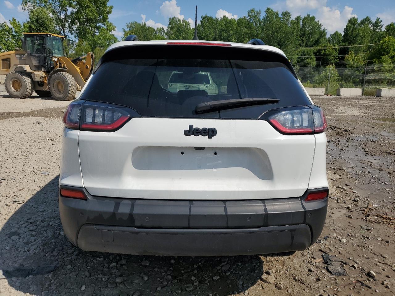 2019 Jeep Cherokee Latitude Plus   White vin: 1C4PJLLB8KD455622
