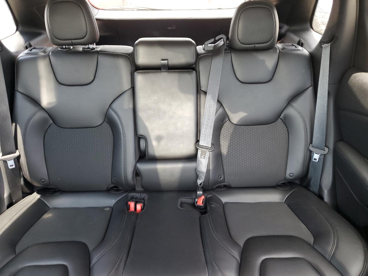 2019 Jeep Cherokee Latitude Plus   White vin: 1C4PJLLB8KD455622