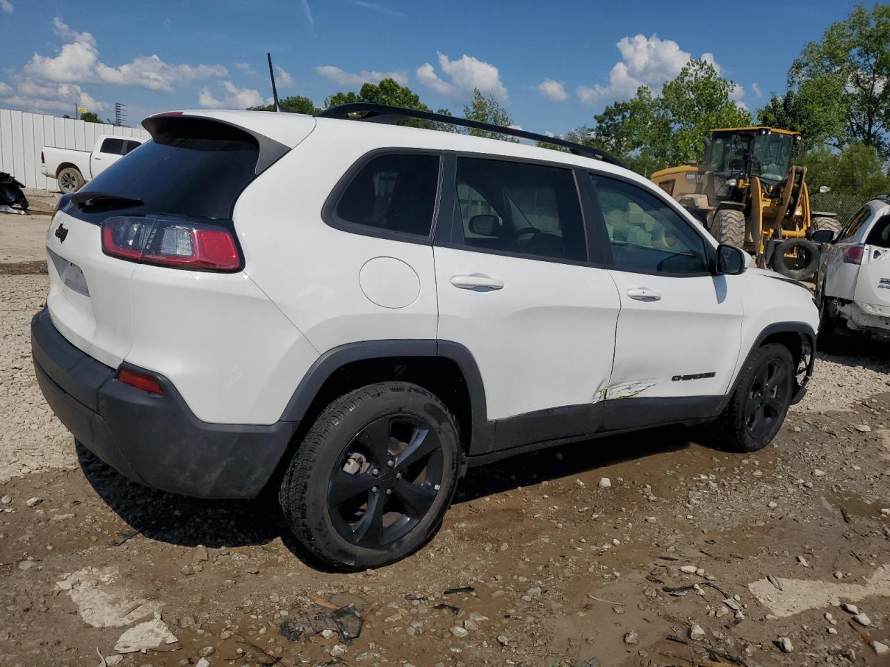 2019 Jeep Cherokee Latitude Plus   White vin: 1C4PJLLB8KD455622