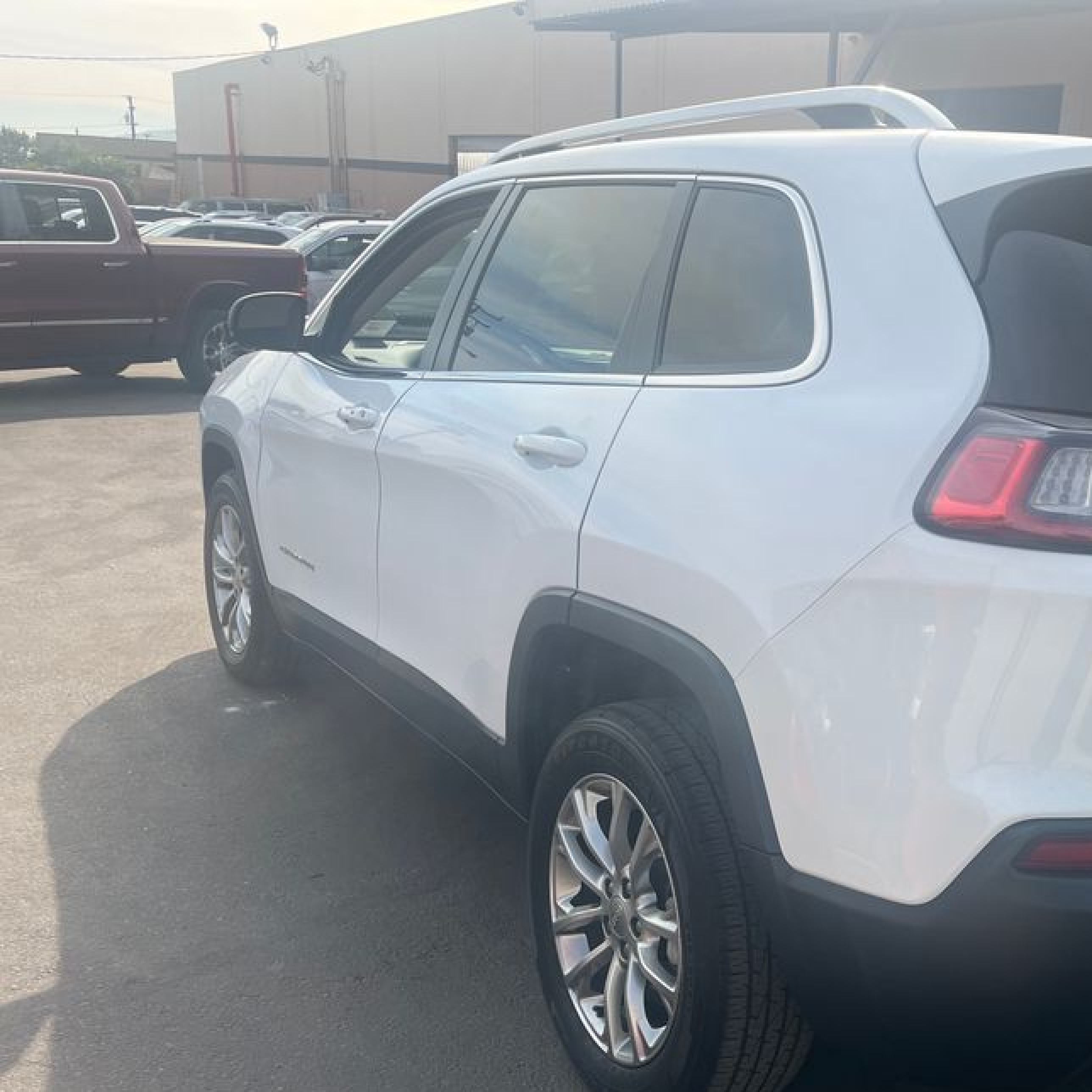 2021 Jeep Cherokee Latitude Plus vin: 1C4PJLLB8MD226893