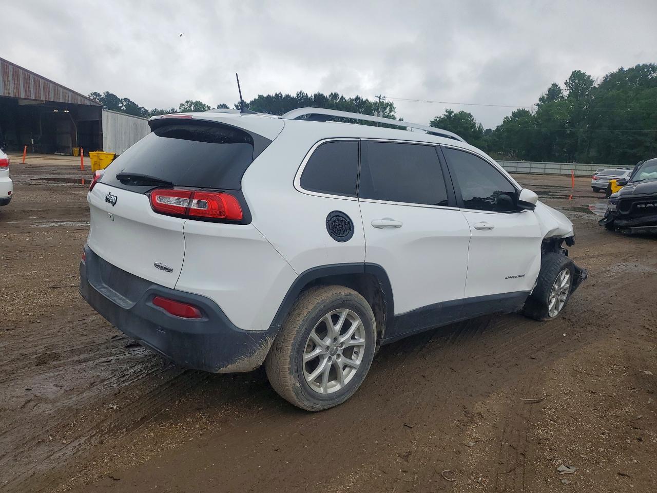 2018 Jeep Cherokee Latitude Plus Белый vin: 1C4PJLLBXJD534952