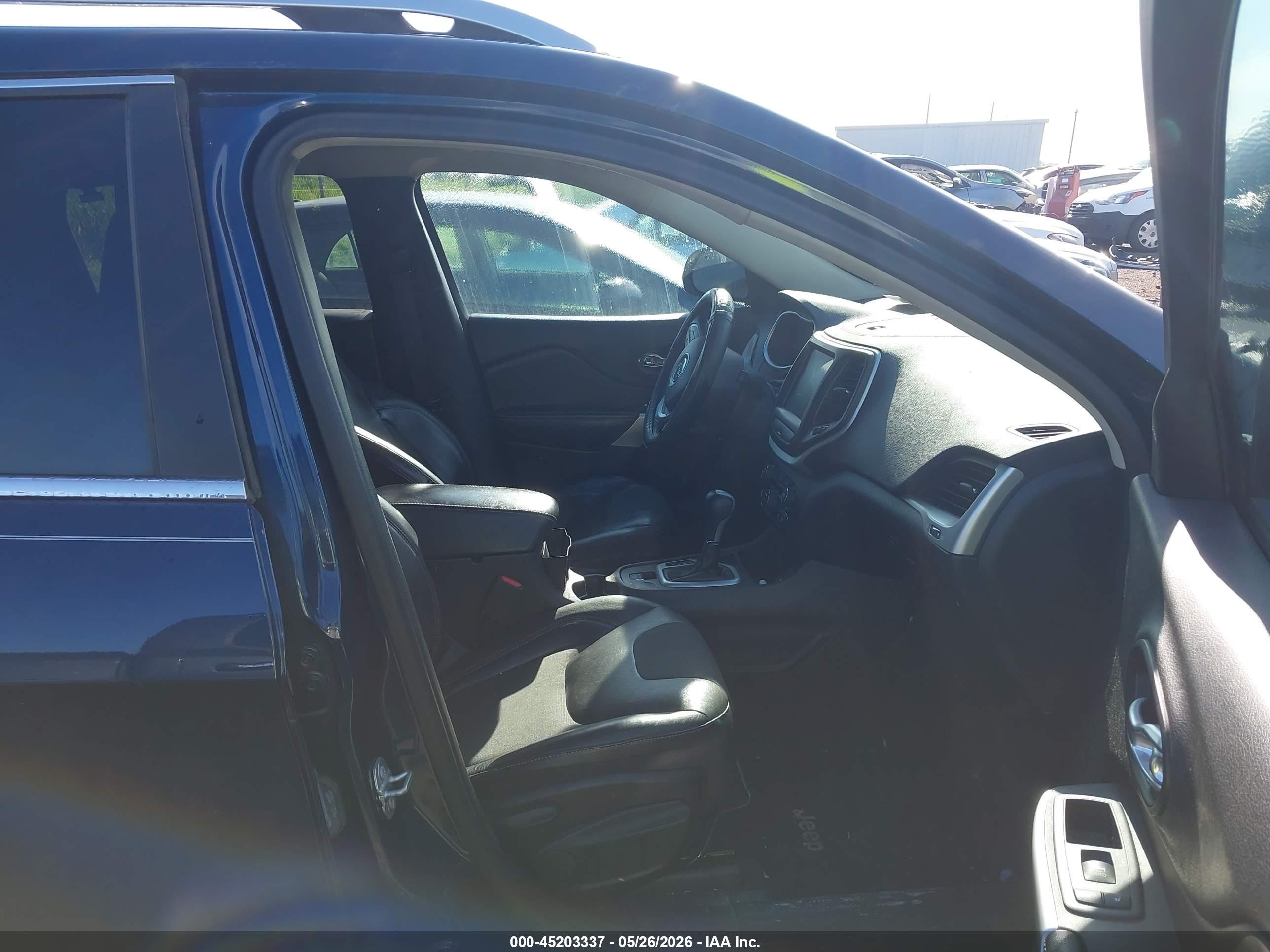2018 Jeep Cherokee Latitude Plus Blue vin: 1C4PJLLBXJD607852