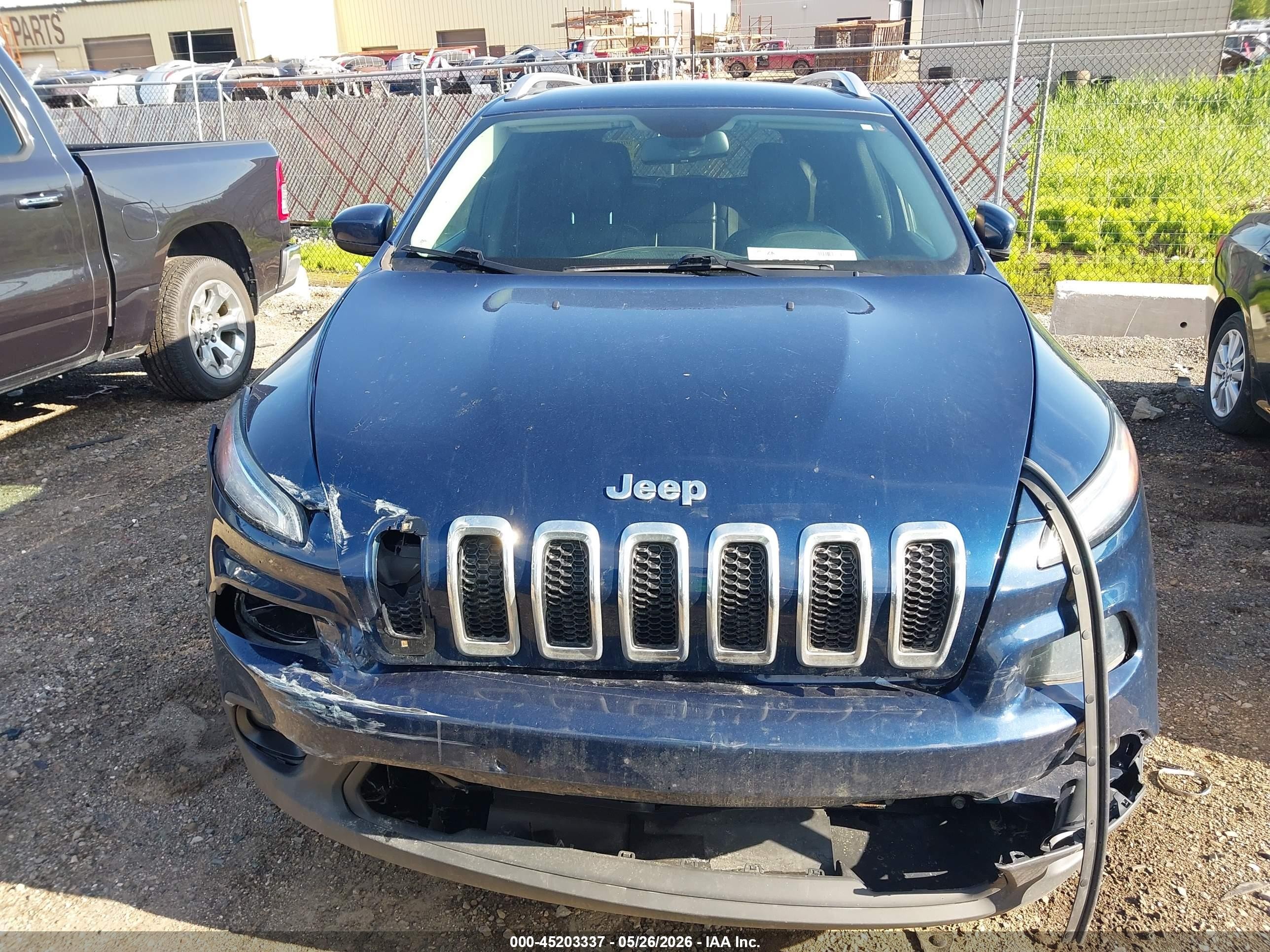 2018 Jeep Cherokee Latitude Plus Blue vin: 1C4PJLLBXJD607852