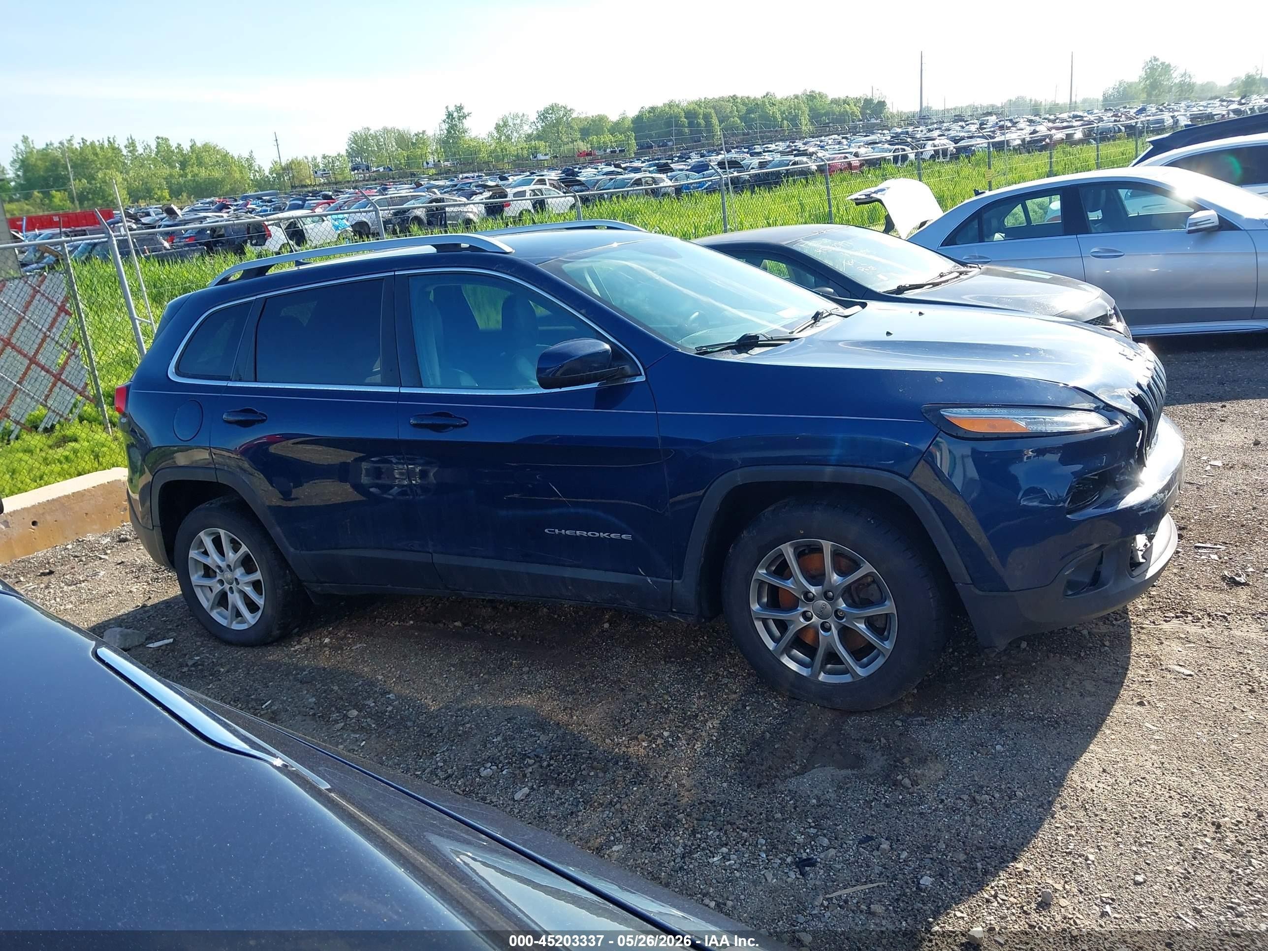 2018 Jeep Cherokee Latitude Plus Blue vin: 1C4PJLLBXJD607852