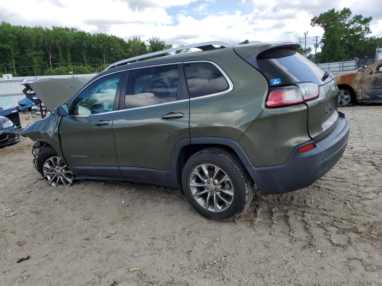 2019 Jeep Cherokee Latitude Plus Зеленый vin: 1C4PJLLBXKD215651