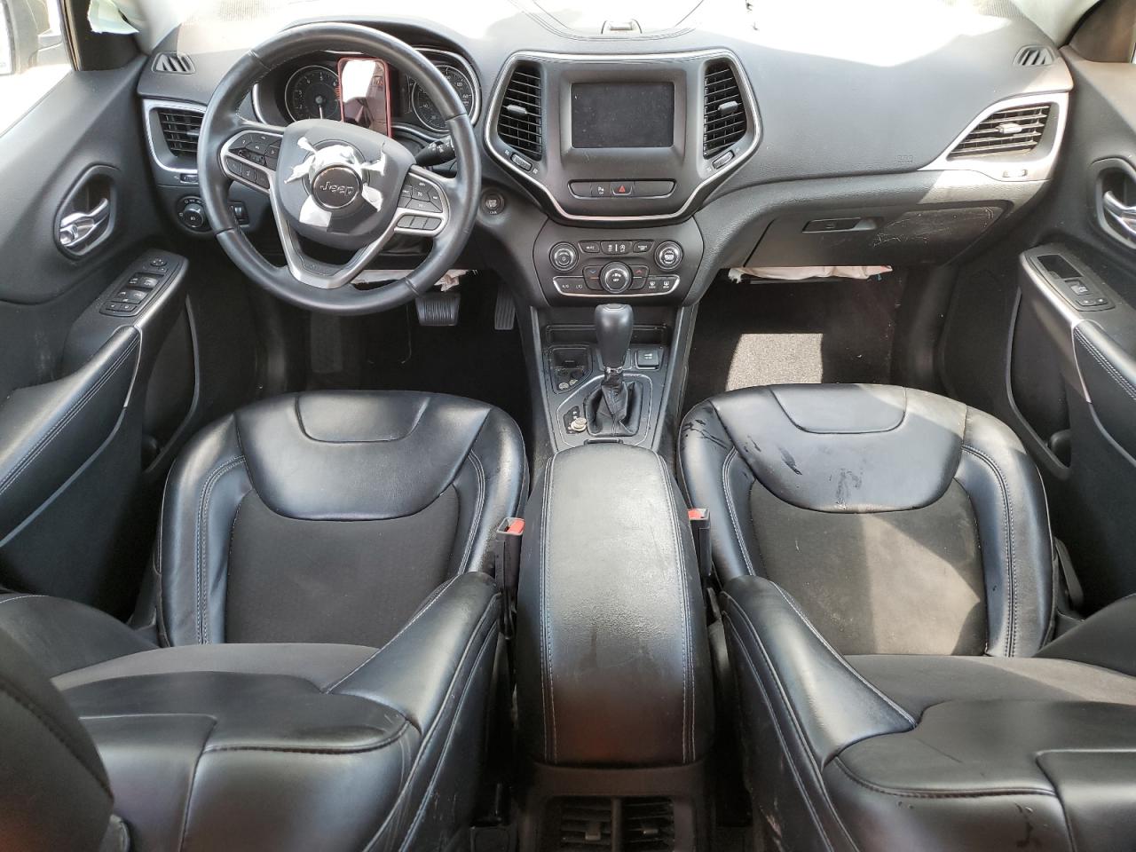2019 Jeep Cherokee Latitude Plus Зеленый vin: 1C4PJLLBXKD215651