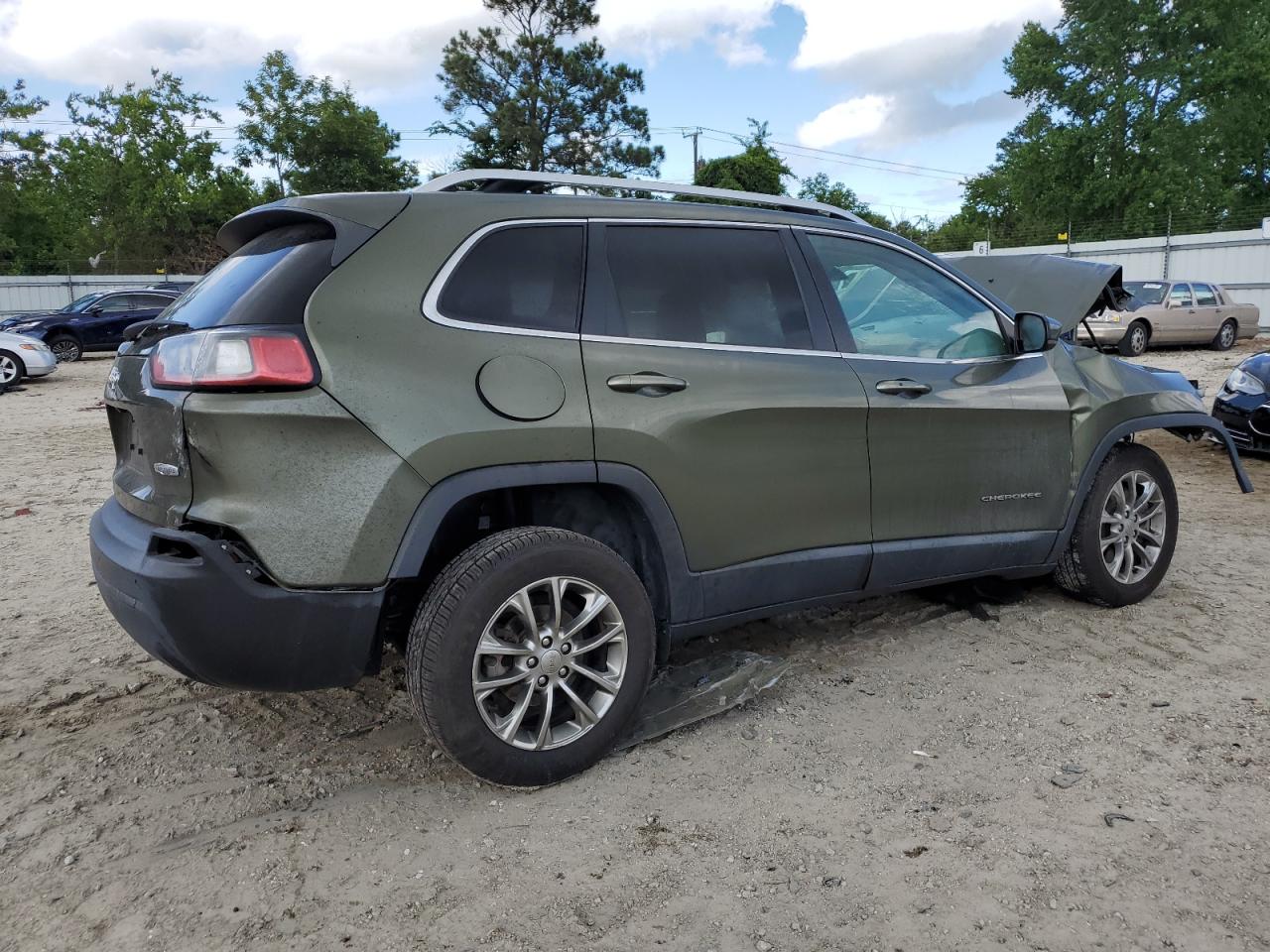 2019 Jeep Cherokee Latitude Plus Зеленый vin: 1C4PJLLBXKD215651