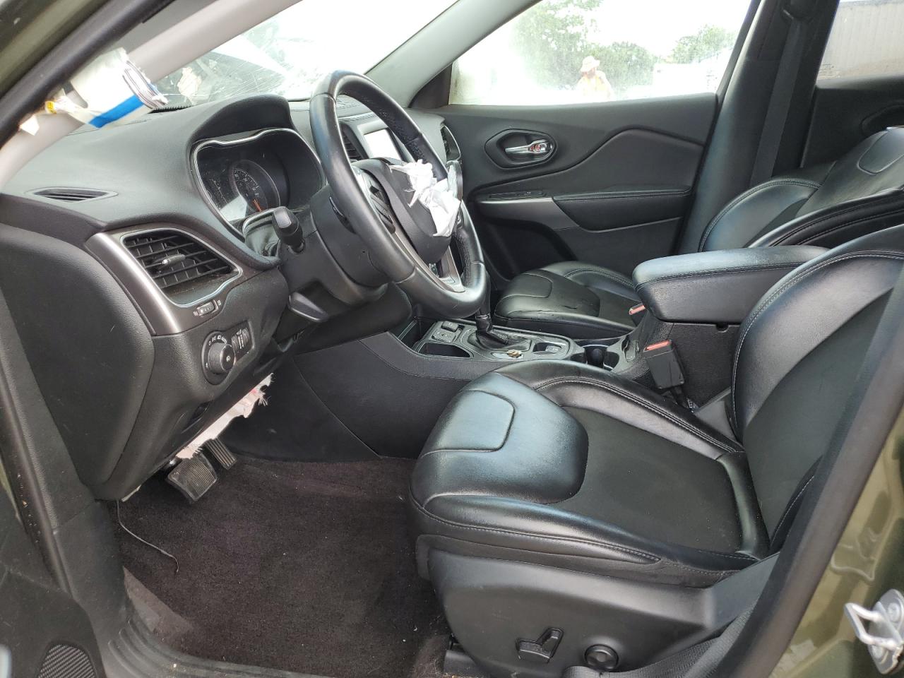 2019 Jeep Cherokee Latitude Plus Зеленый vin: 1C4PJLLBXKD215651