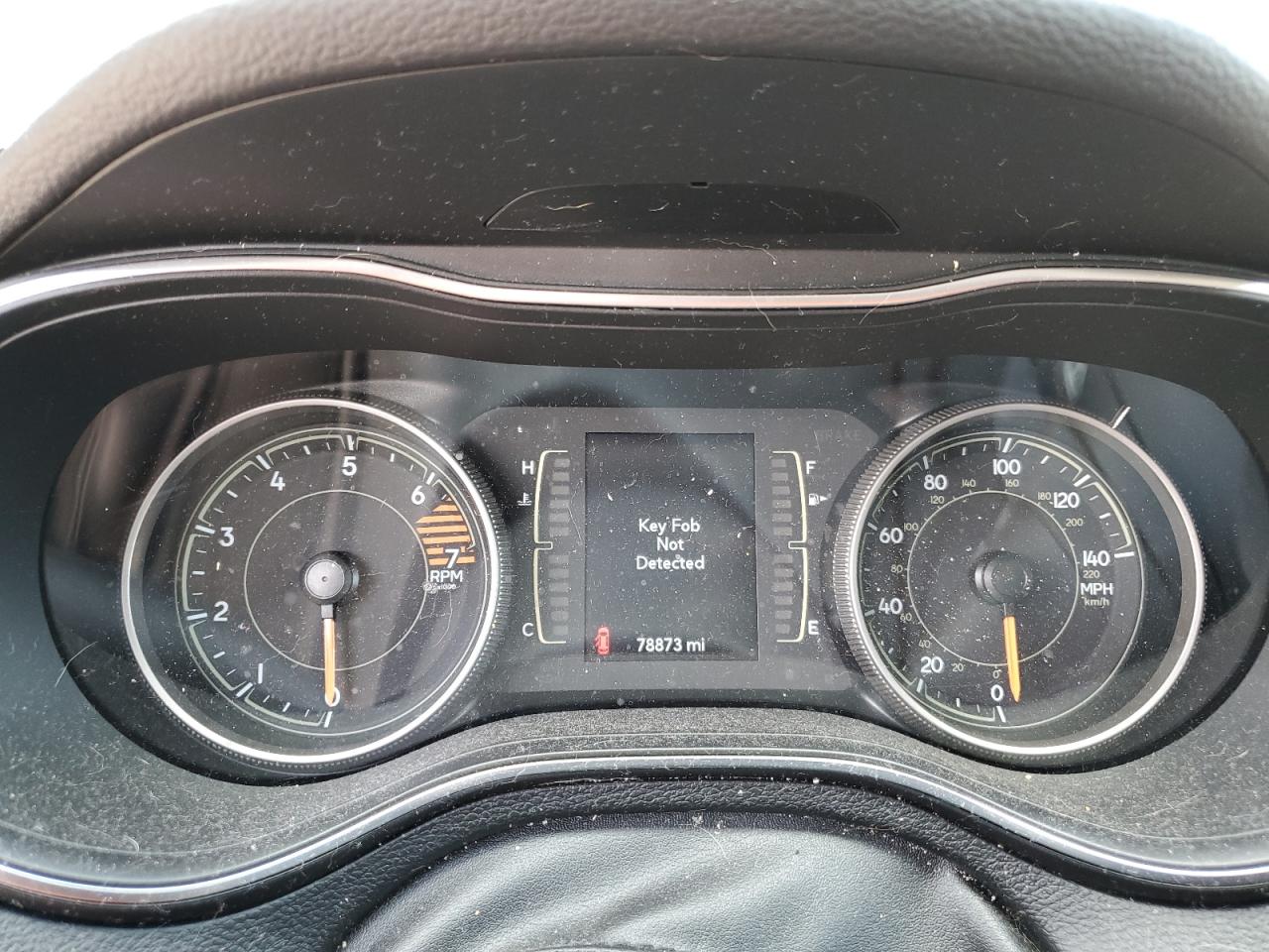 2019 Jeep Cherokee Latitude Plus Зеленый vin: 1C4PJLLBXKD215651
