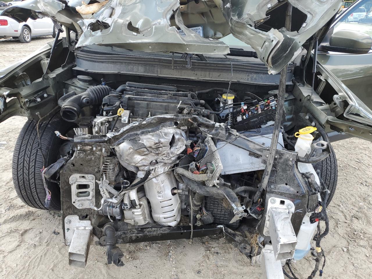 2019 Jeep Cherokee Latitude Plus Зеленый vin: 1C4PJLLBXKD215651