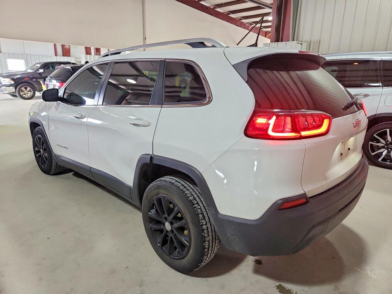 2019 Jeep Cherokee Latitude Plus Белый vin: 1C4PJLLBXKD232854