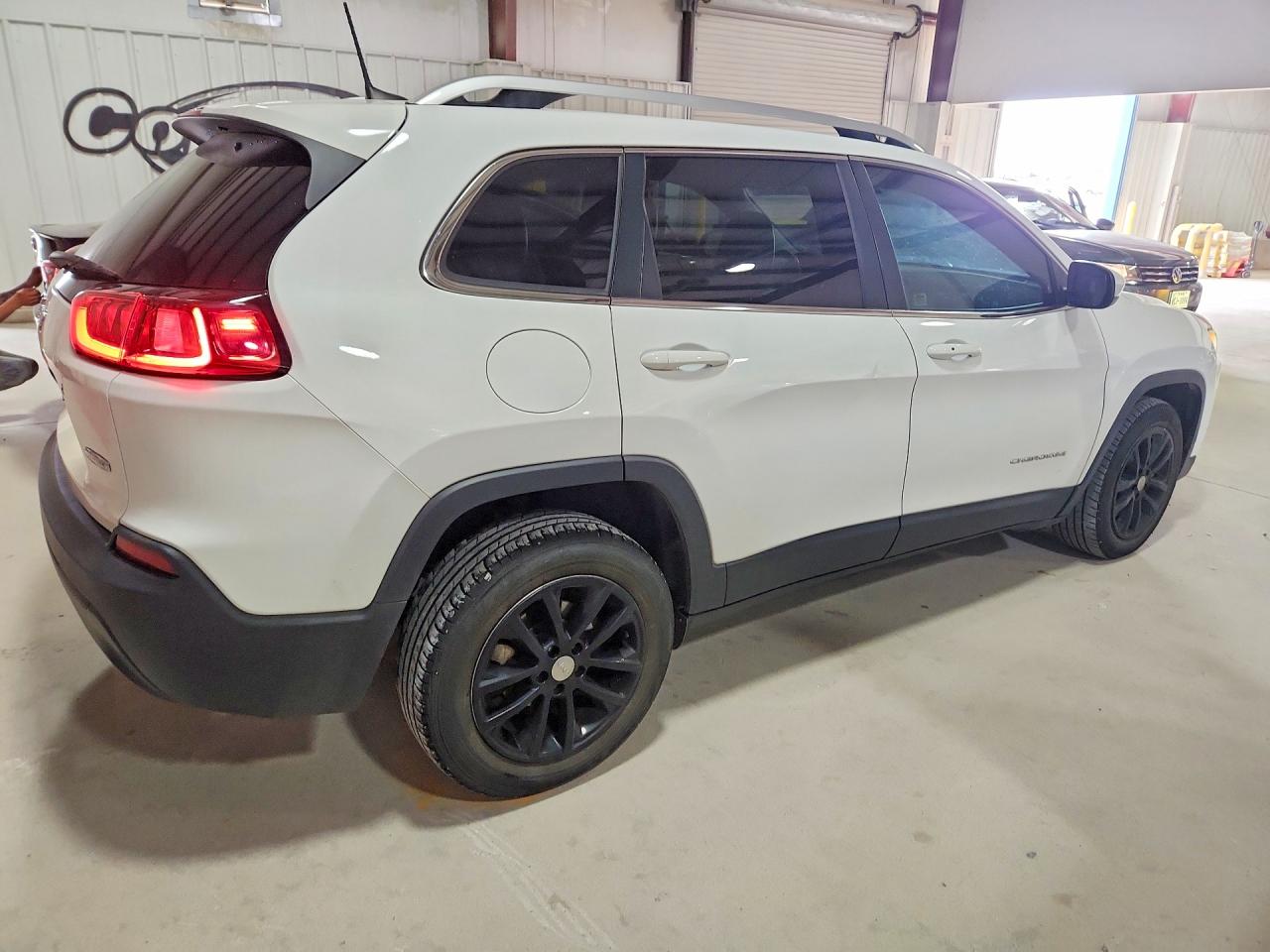 2019 Jeep Cherokee Latitude Plus Белый vin: 1C4PJLLBXKD232854