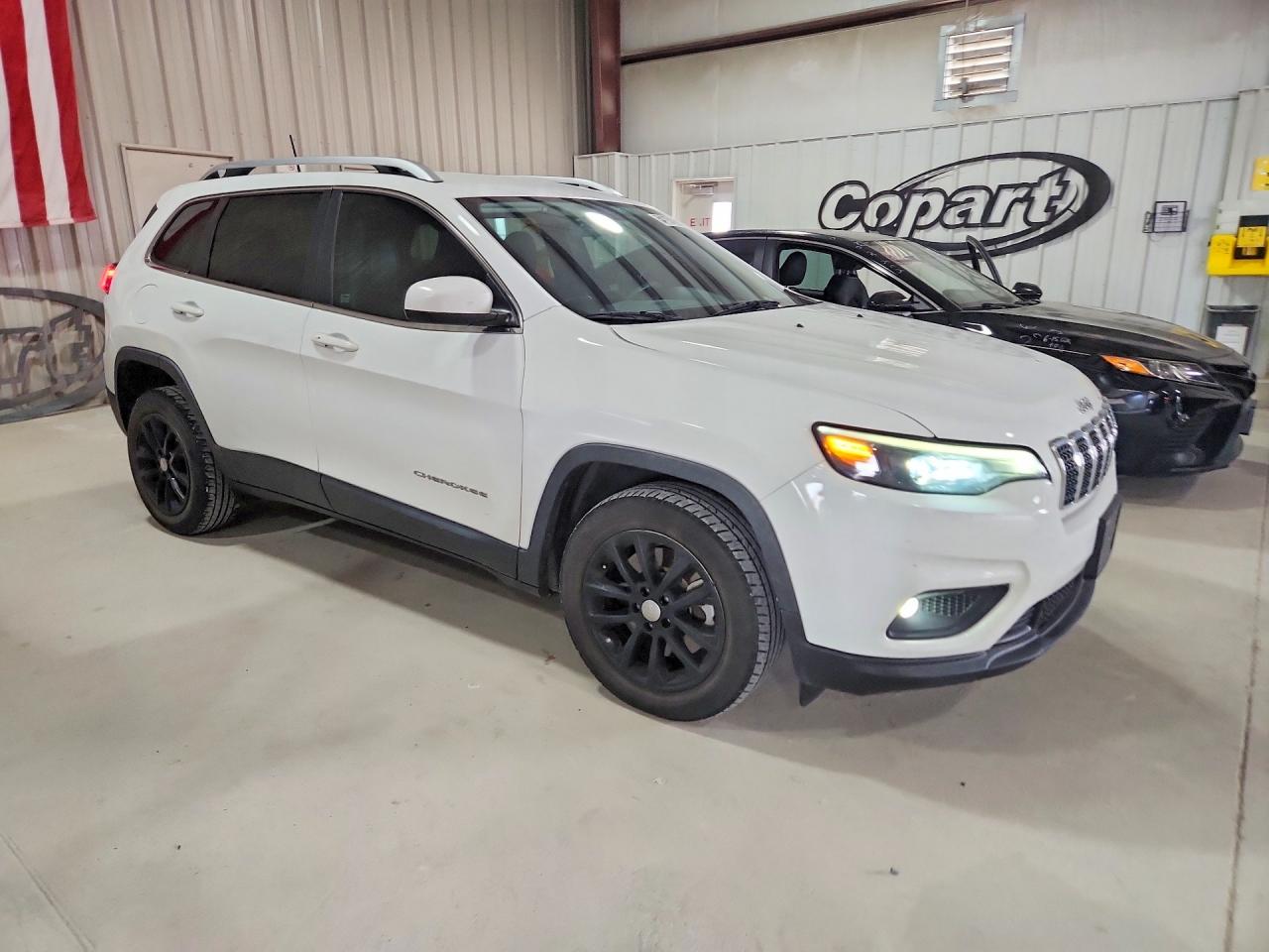 2019 Jeep Cherokee Latitude Plus Белый vin: 1C4PJLLBXKD232854