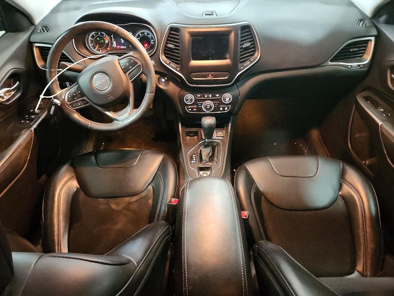 2019 Jeep Cherokee Latitude Plus Белый vin: 1C4PJLLBXKD232854