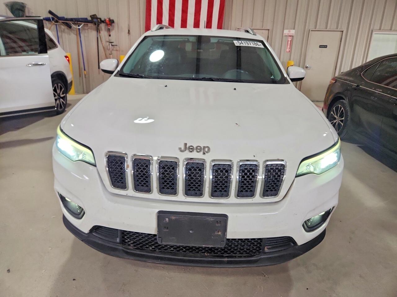 2019 Jeep Cherokee Latitude Plus Белый vin: 1C4PJLLBXKD232854