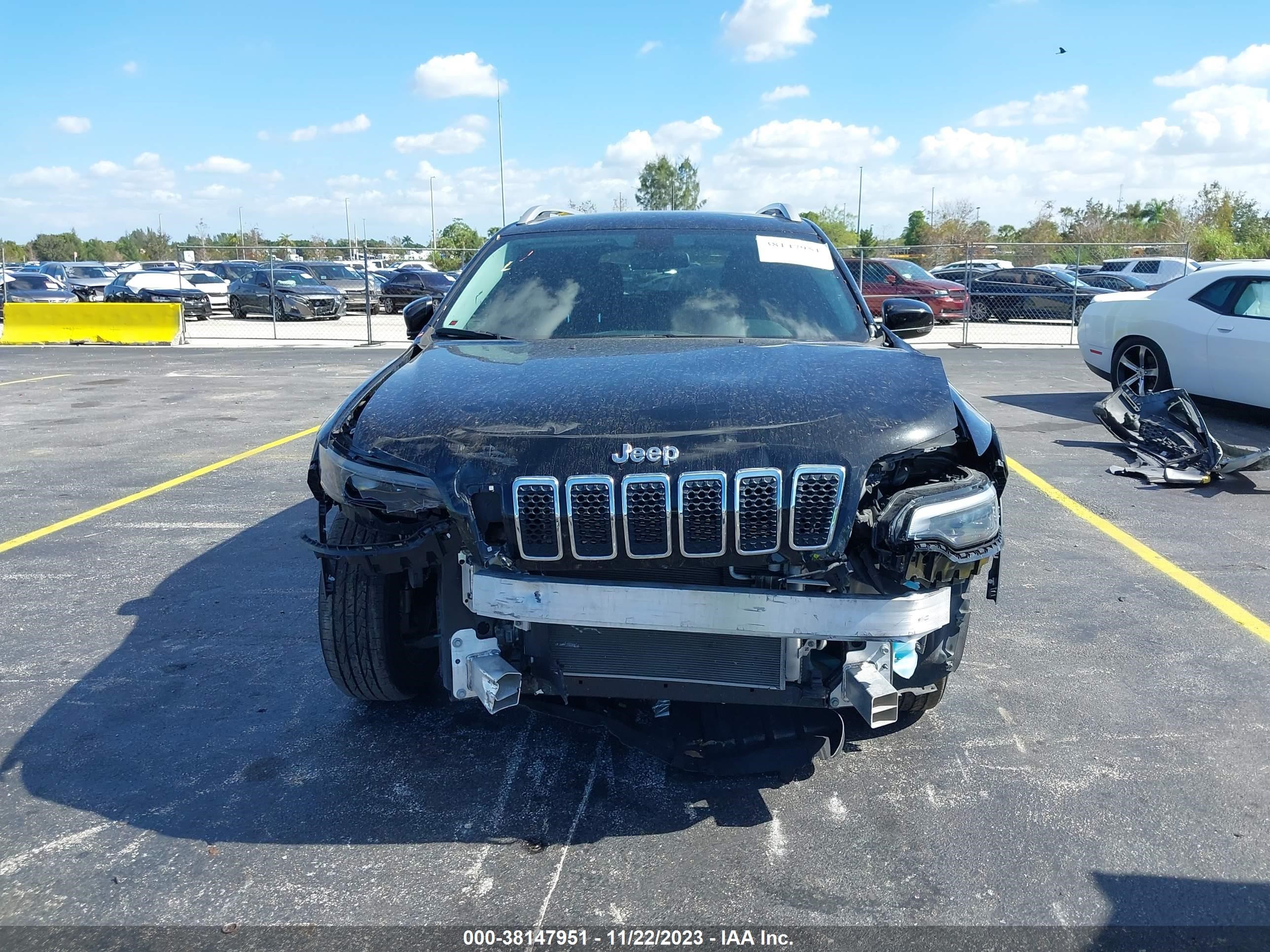 2019 Jeep Cherokee Latitude Plus Fwd Black vin: 1C4PJLLBXKD301154