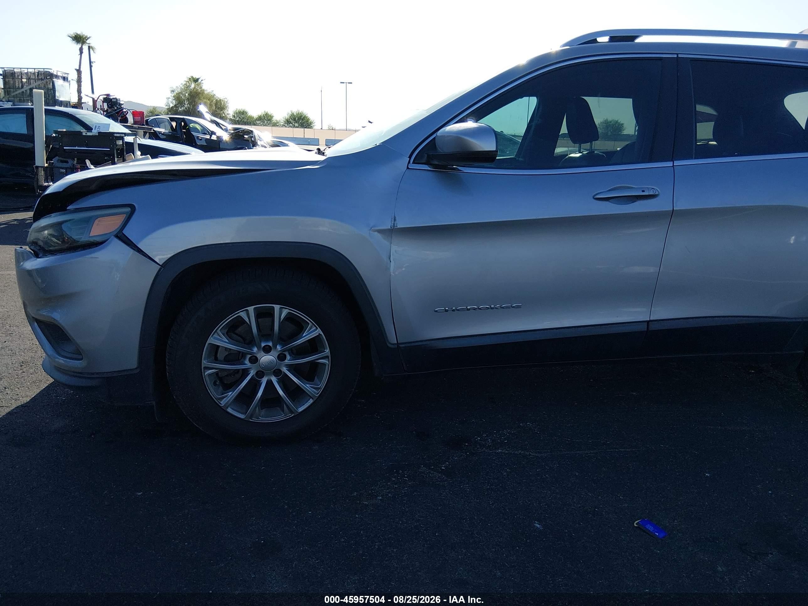 2019 Jeep Cherokee Latitude Plus Fwd Gray vin: 1C4PJLLBXKD479095