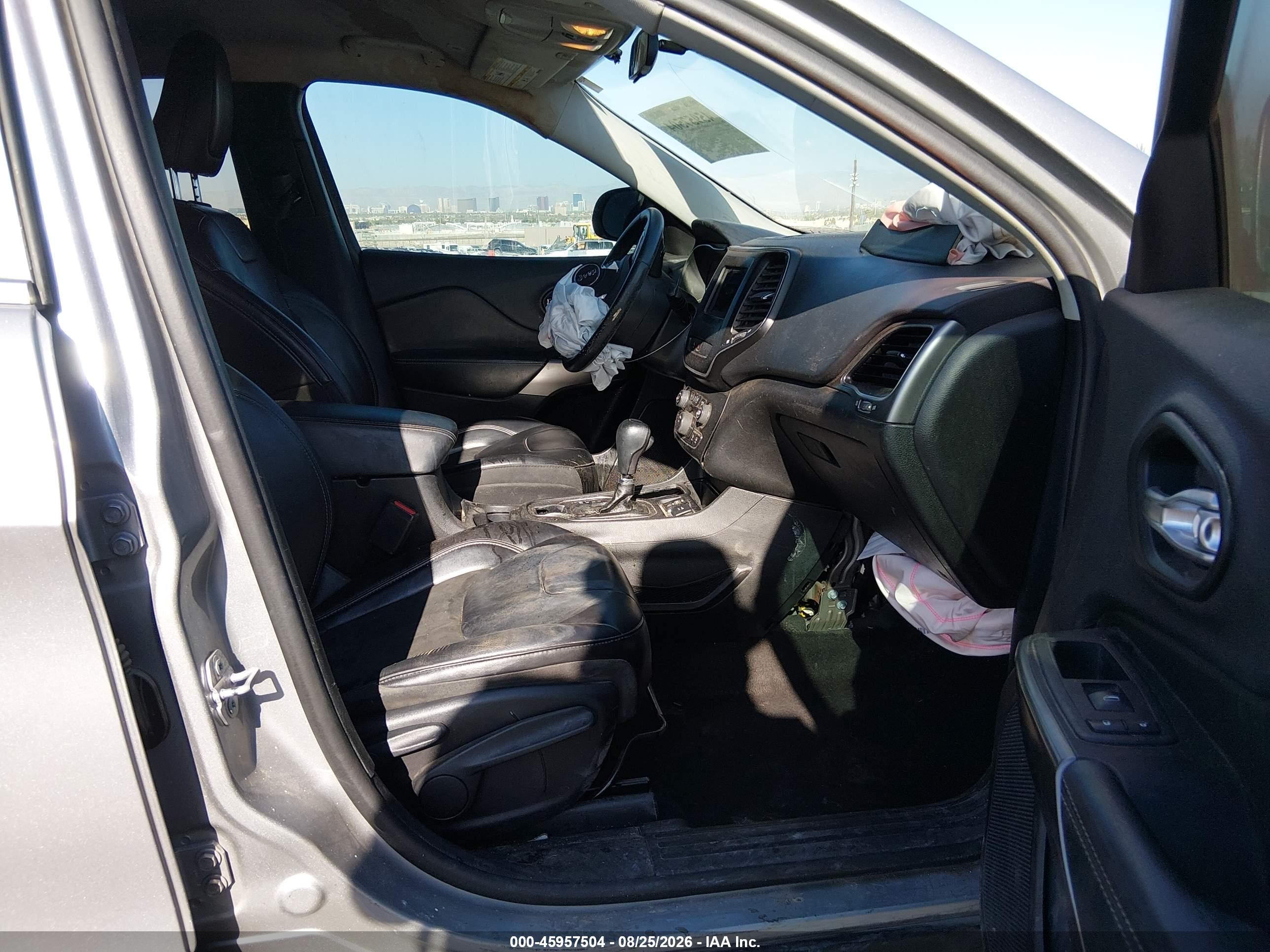 2019 Jeep Cherokee Latitude Plus Fwd Gray vin: 1C4PJLLBXKD479095