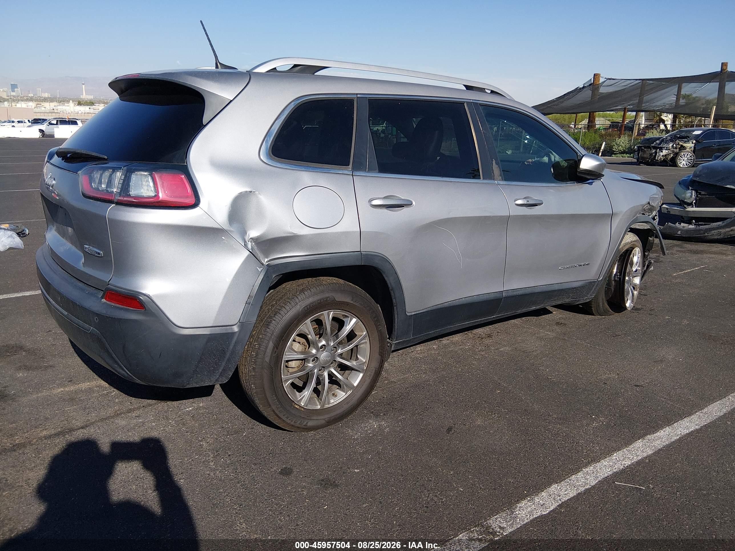 2019 Jeep Cherokee Latitude Plus Fwd Gray vin: 1C4PJLLBXKD479095