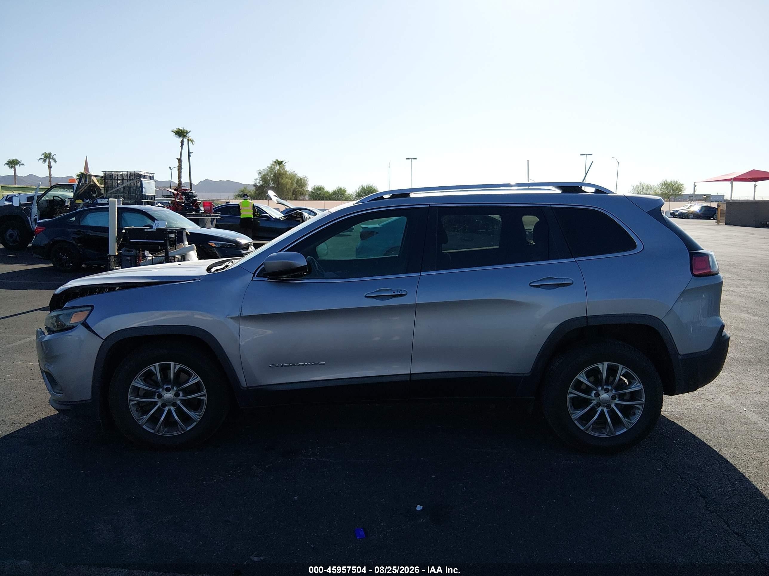 2019 Jeep Cherokee Latitude Plus Fwd Gray vin: 1C4PJLLBXKD479095