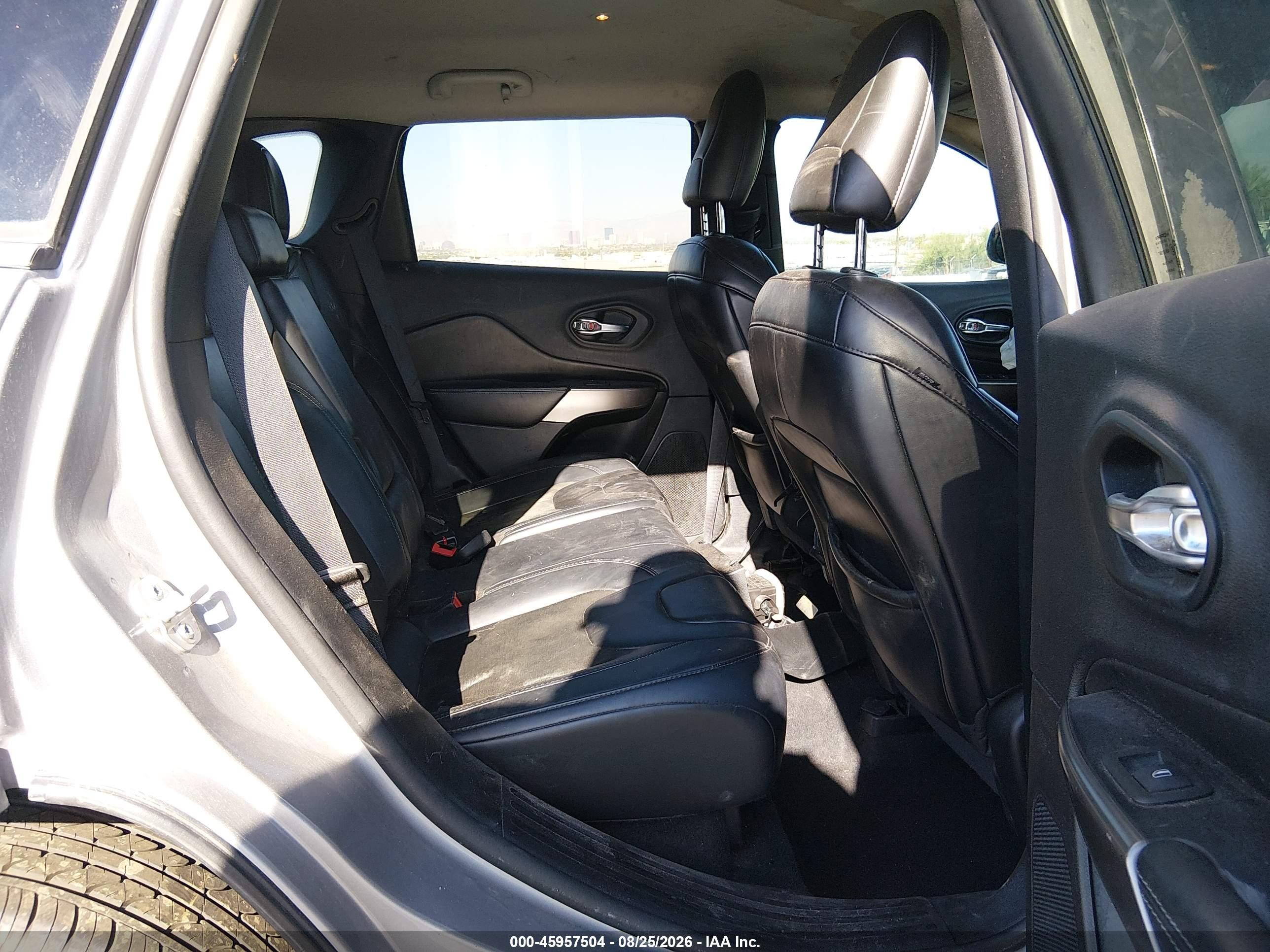 2019 Jeep Cherokee Latitude Plus Fwd Gray vin: 1C4PJLLBXKD479095
