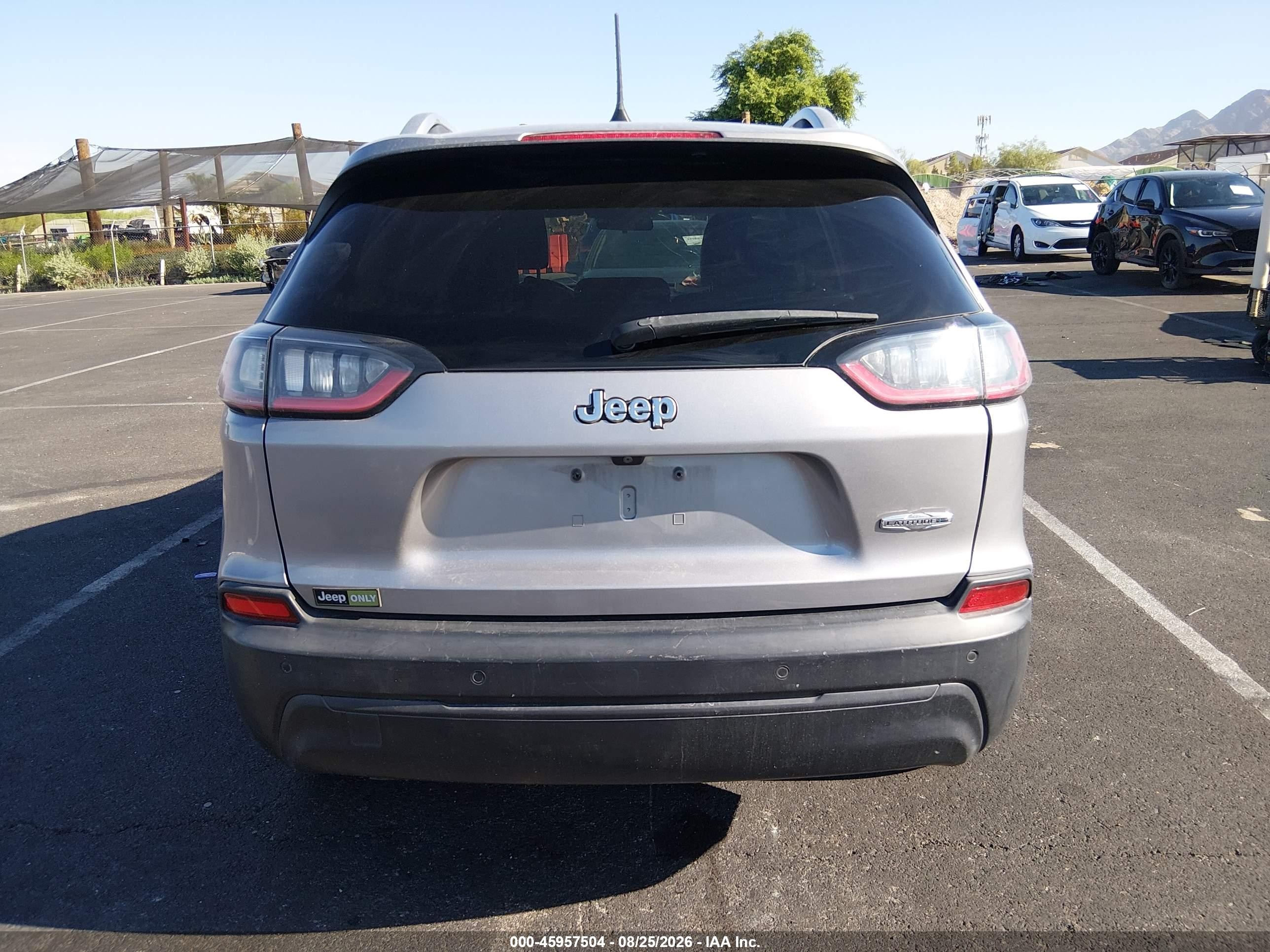 2019 Jeep Cherokee Latitude Plus Fwd Gray vin: 1C4PJLLBXKD479095
