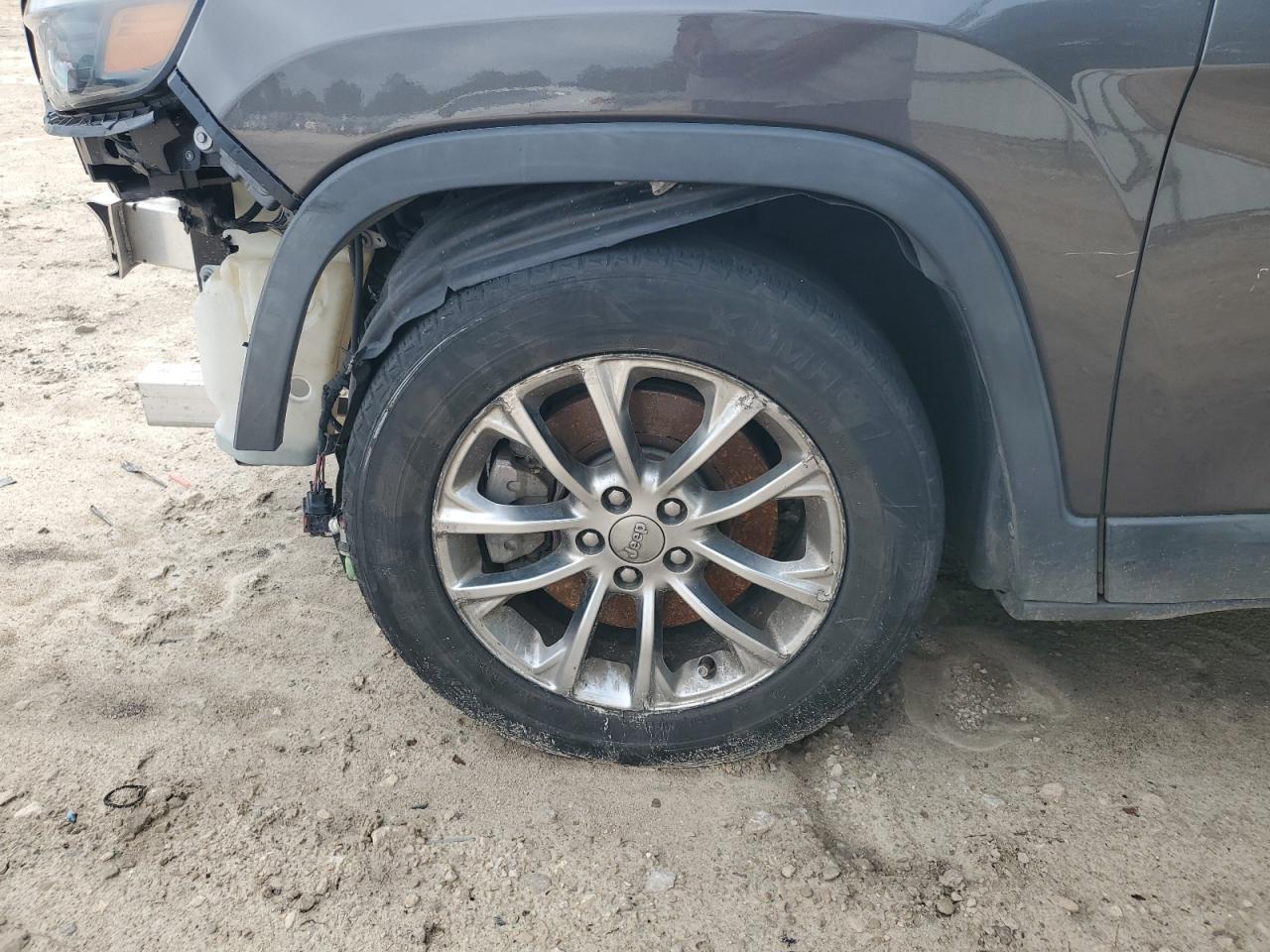 2019 Jeep Cherokee Latitude Plus Gray vin: 1C4PJLLN3KD149339 Damage: Left Front Wheel, Curb Rash, > 12 Inches
