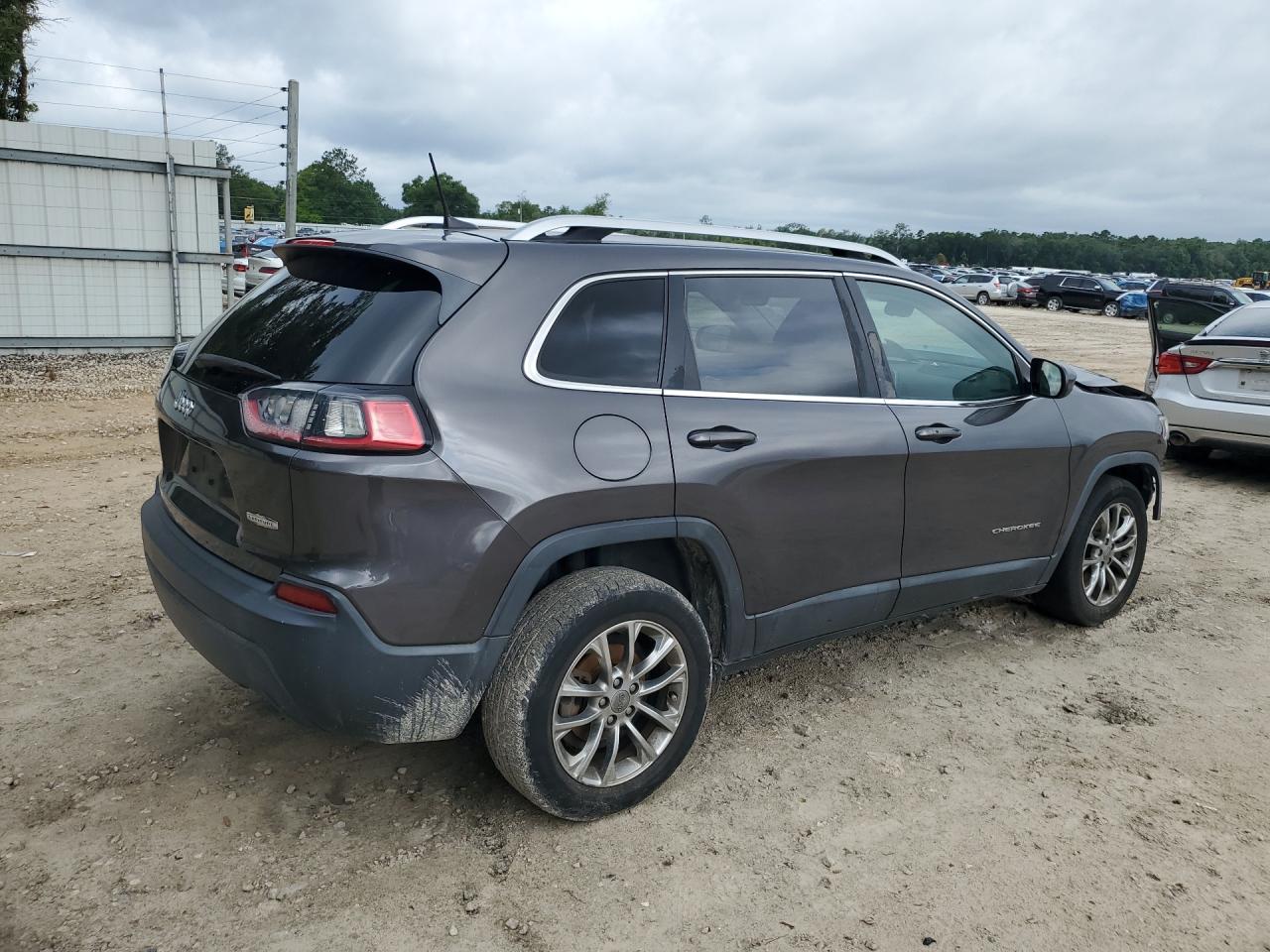 2019 Jeep Cherokee Latitude Plus Gray vin: 1C4PJLLN3KD149339 Damage: Rear Bumper Right Molding, Heavy Scratch, 1 To 2 Inches